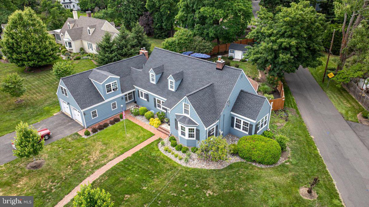 MAKEFIELD MANOR - Residential