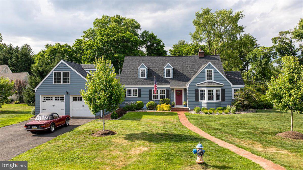 MAKEFIELD MANOR - Residential