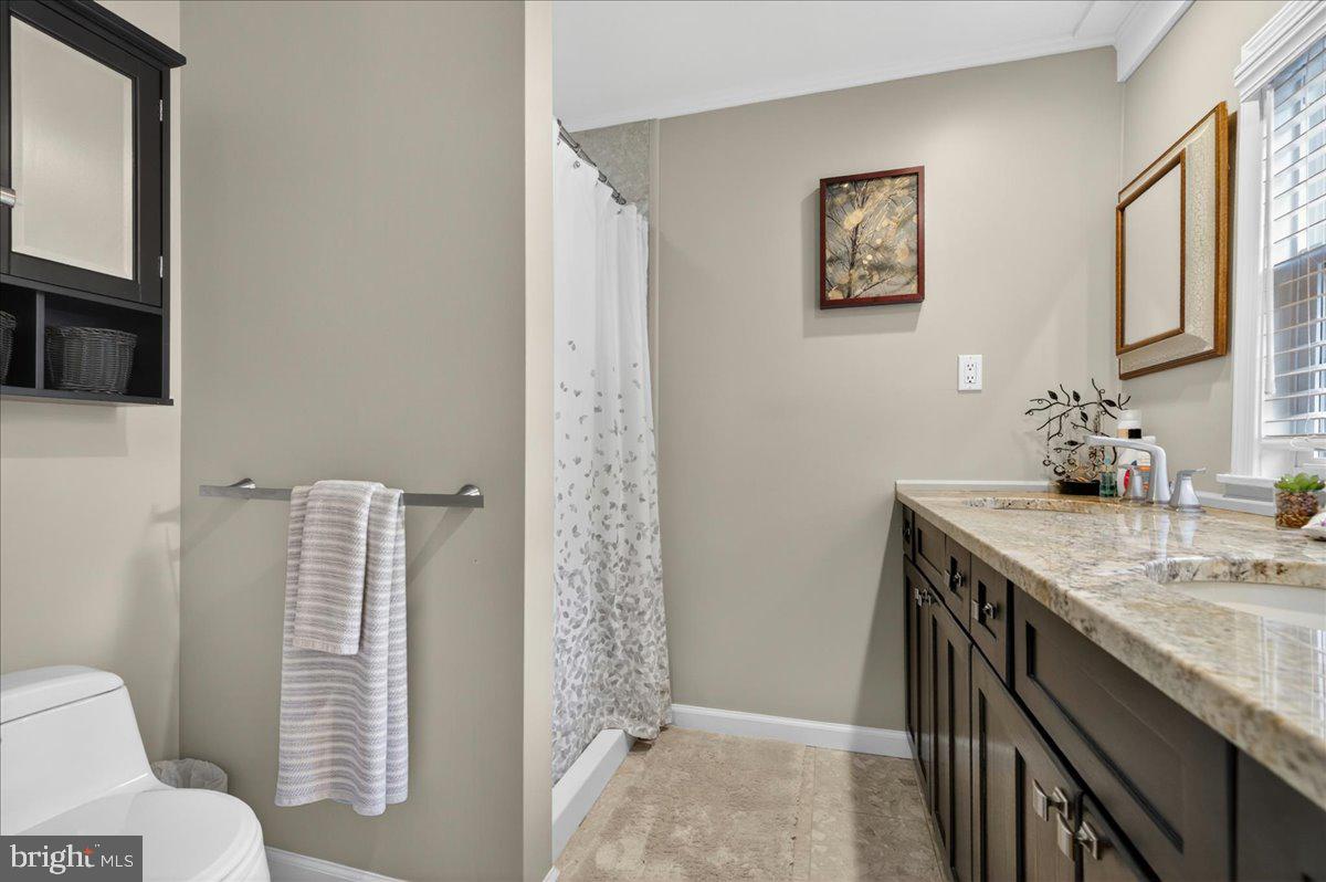 MAKEFIELD MANOR - Residential