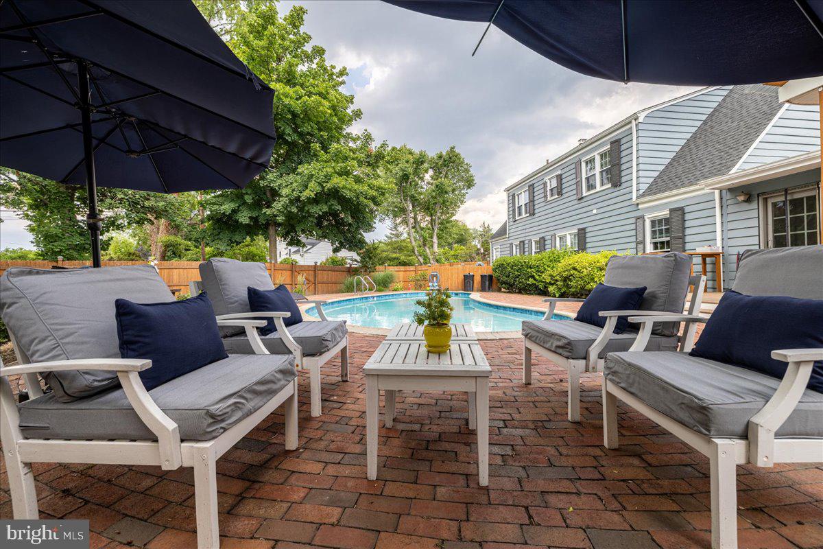 MAKEFIELD MANOR - Residential
