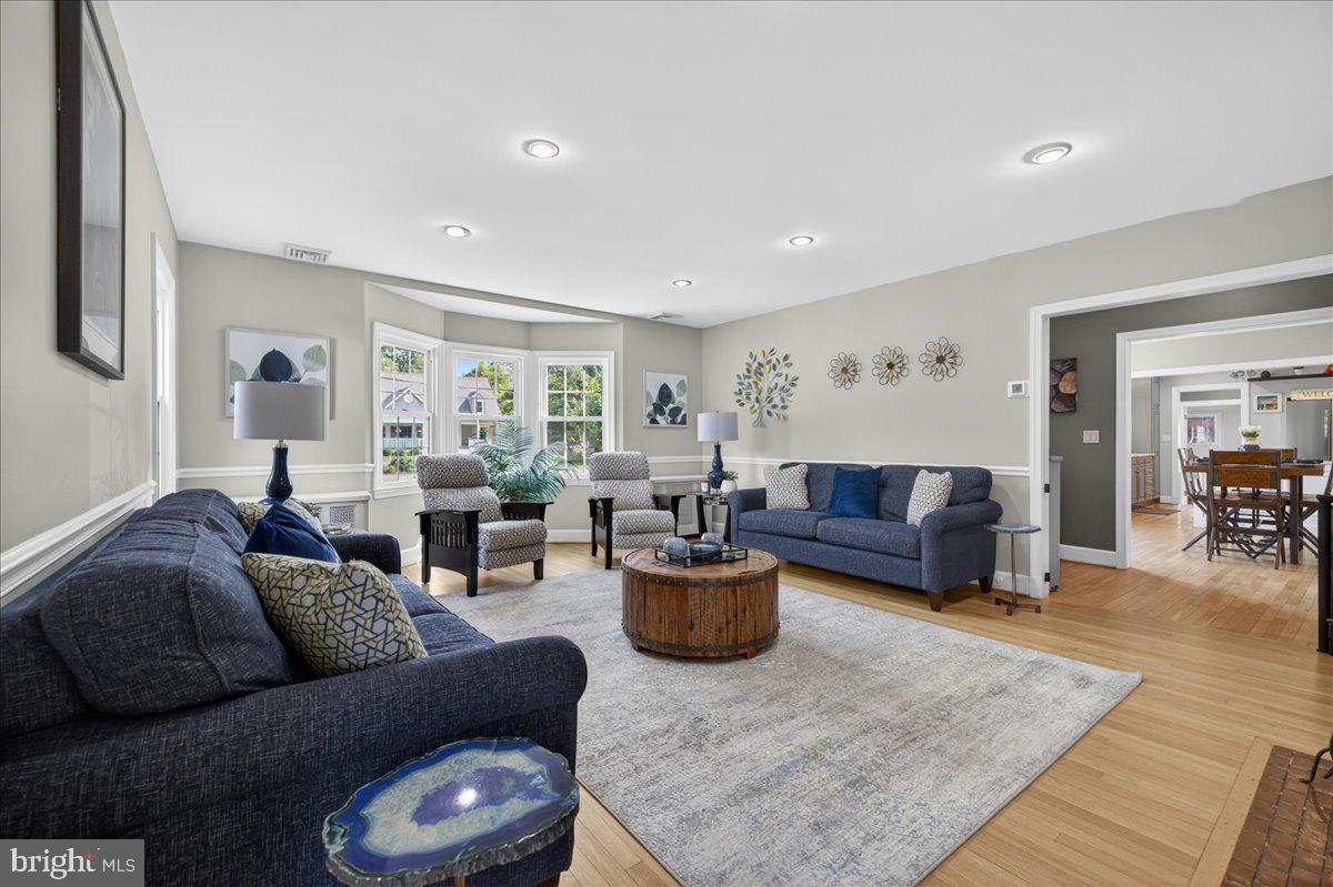 MAKEFIELD MANOR - Residential