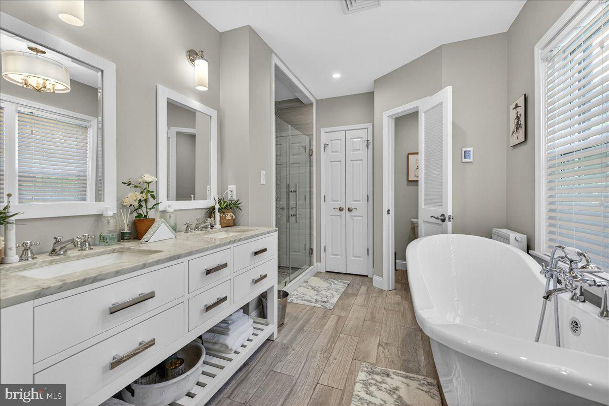 MAKEFIELD MANOR - Residential