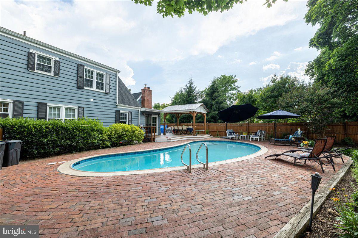 MAKEFIELD MANOR - Residential
