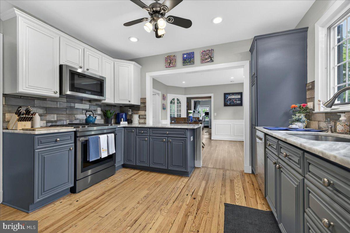 MAKEFIELD MANOR - Residential