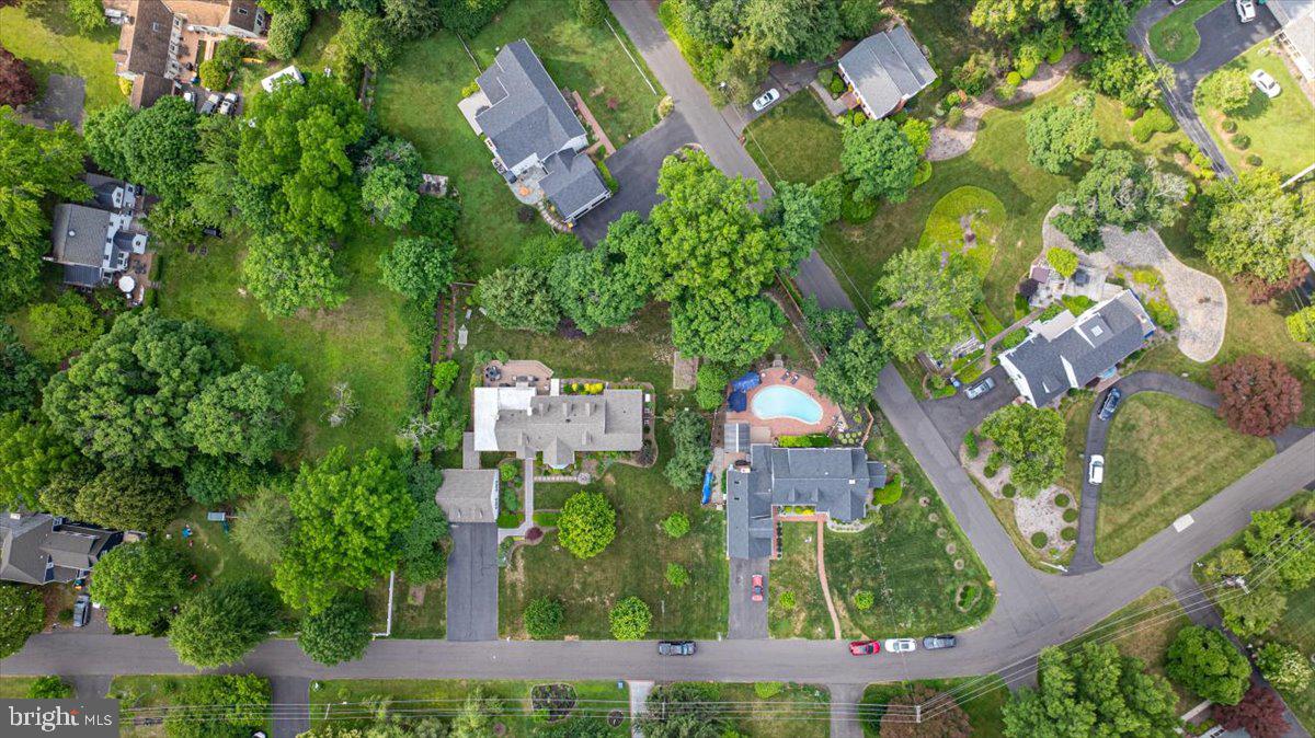 MAKEFIELD MANOR - Residential