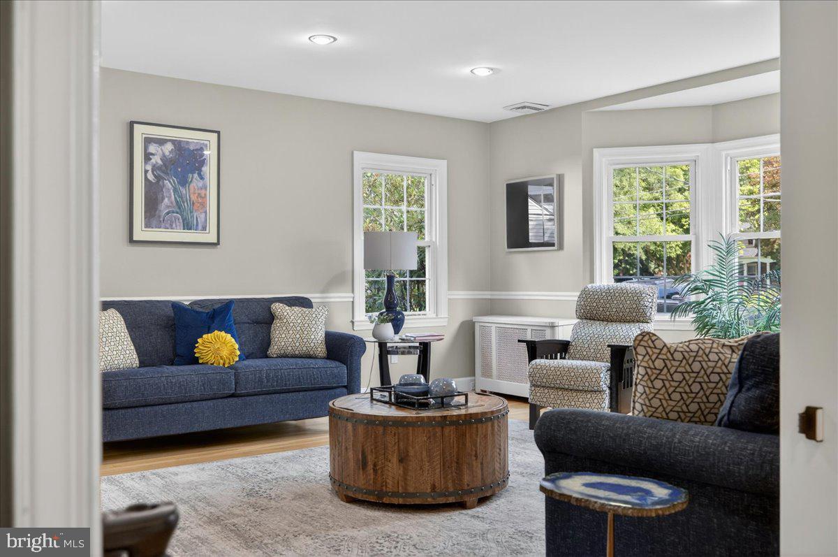 MAKEFIELD MANOR - Residential