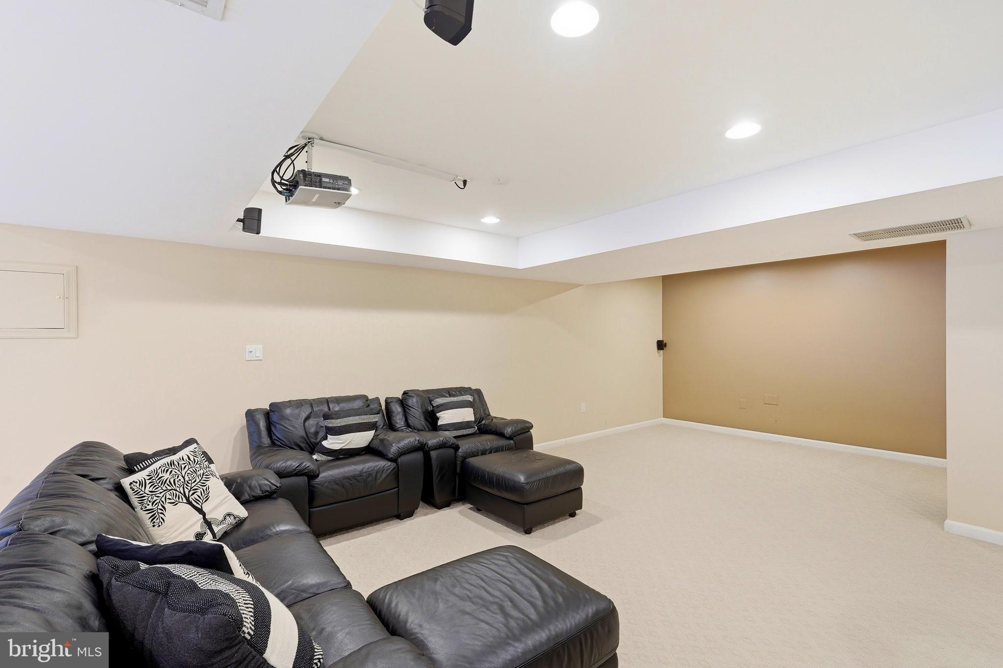 SOUTH RIDING - Residential