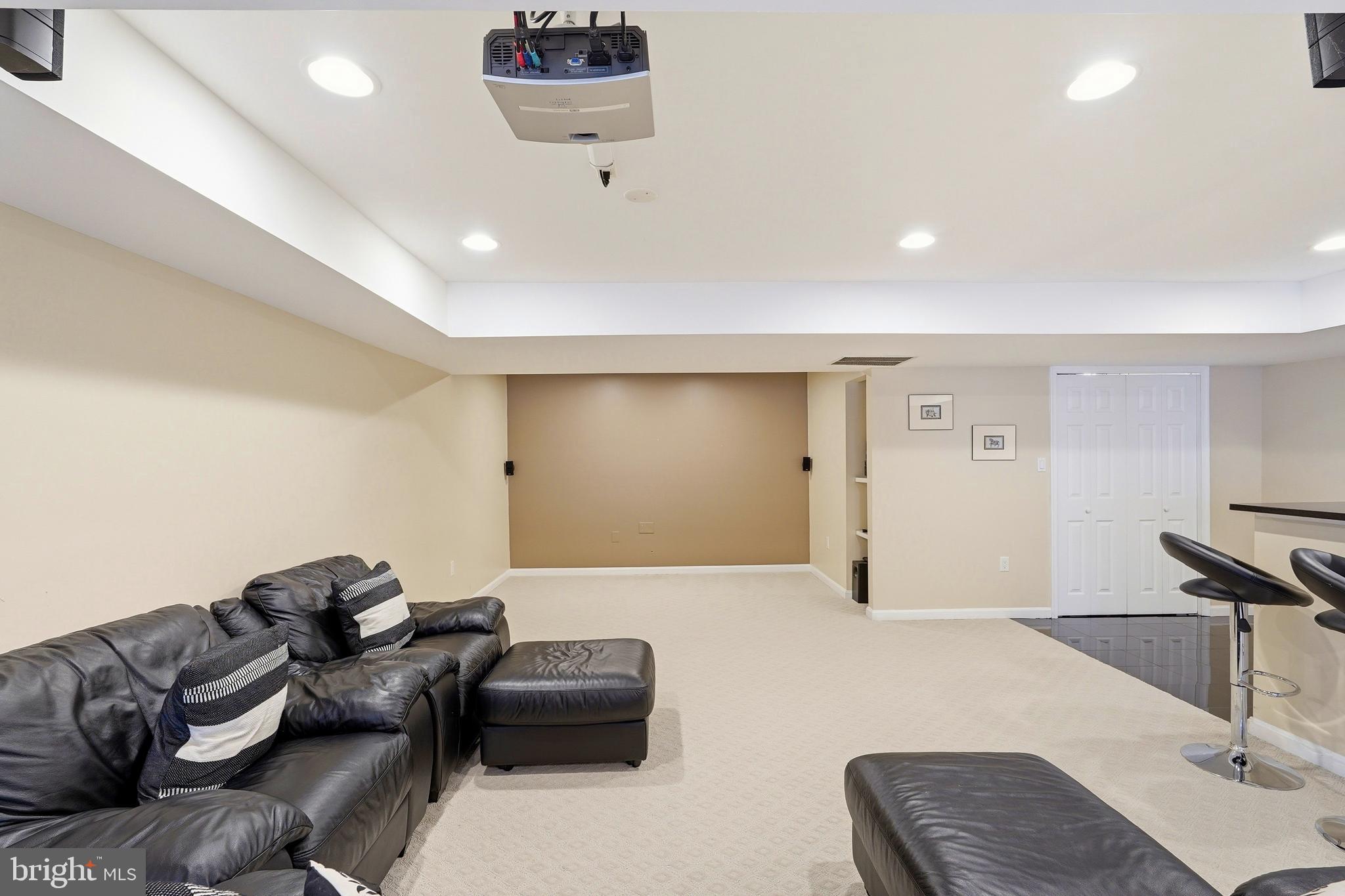 SOUTH RIDING - Residential