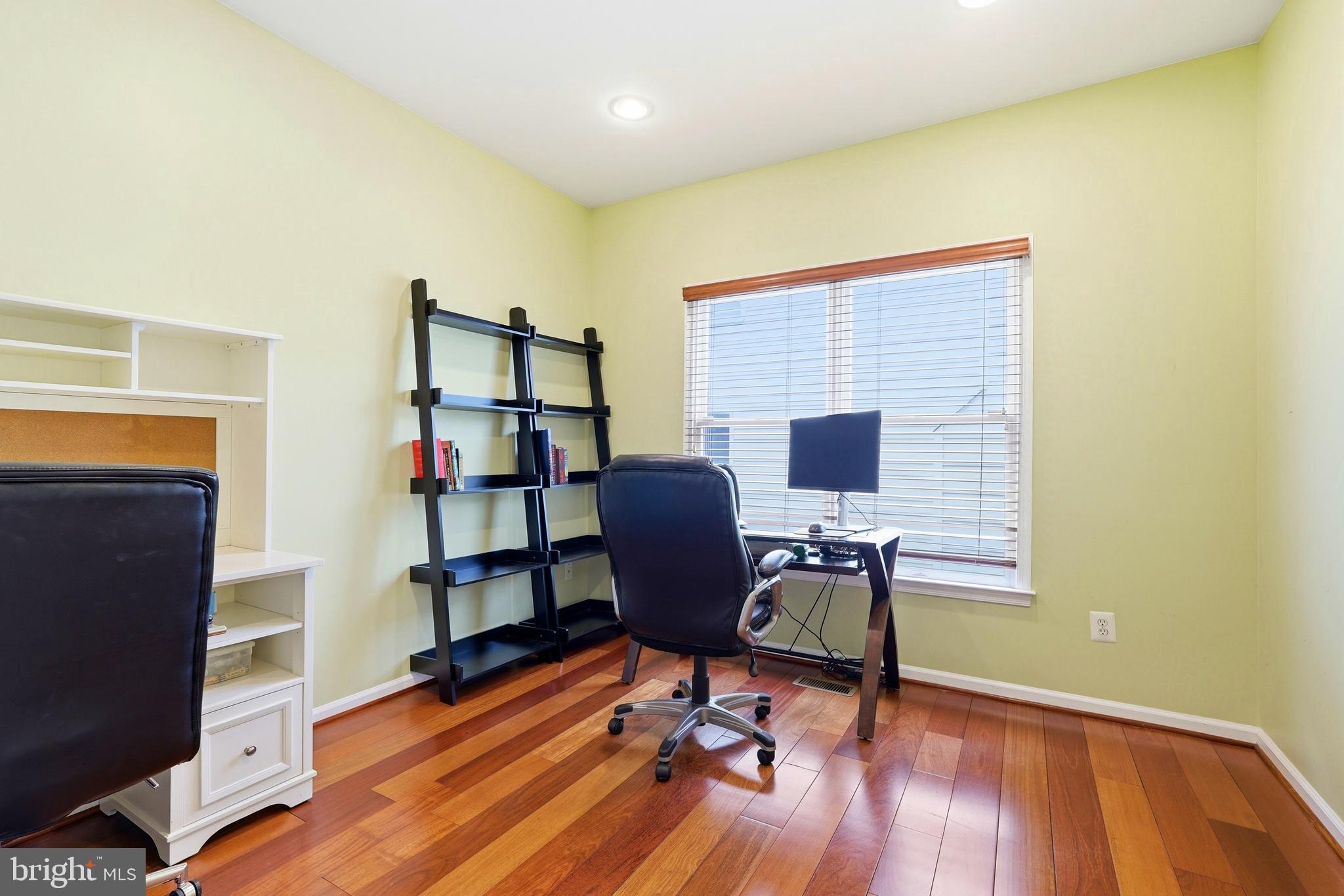 SOUTH RIDING - Residential
