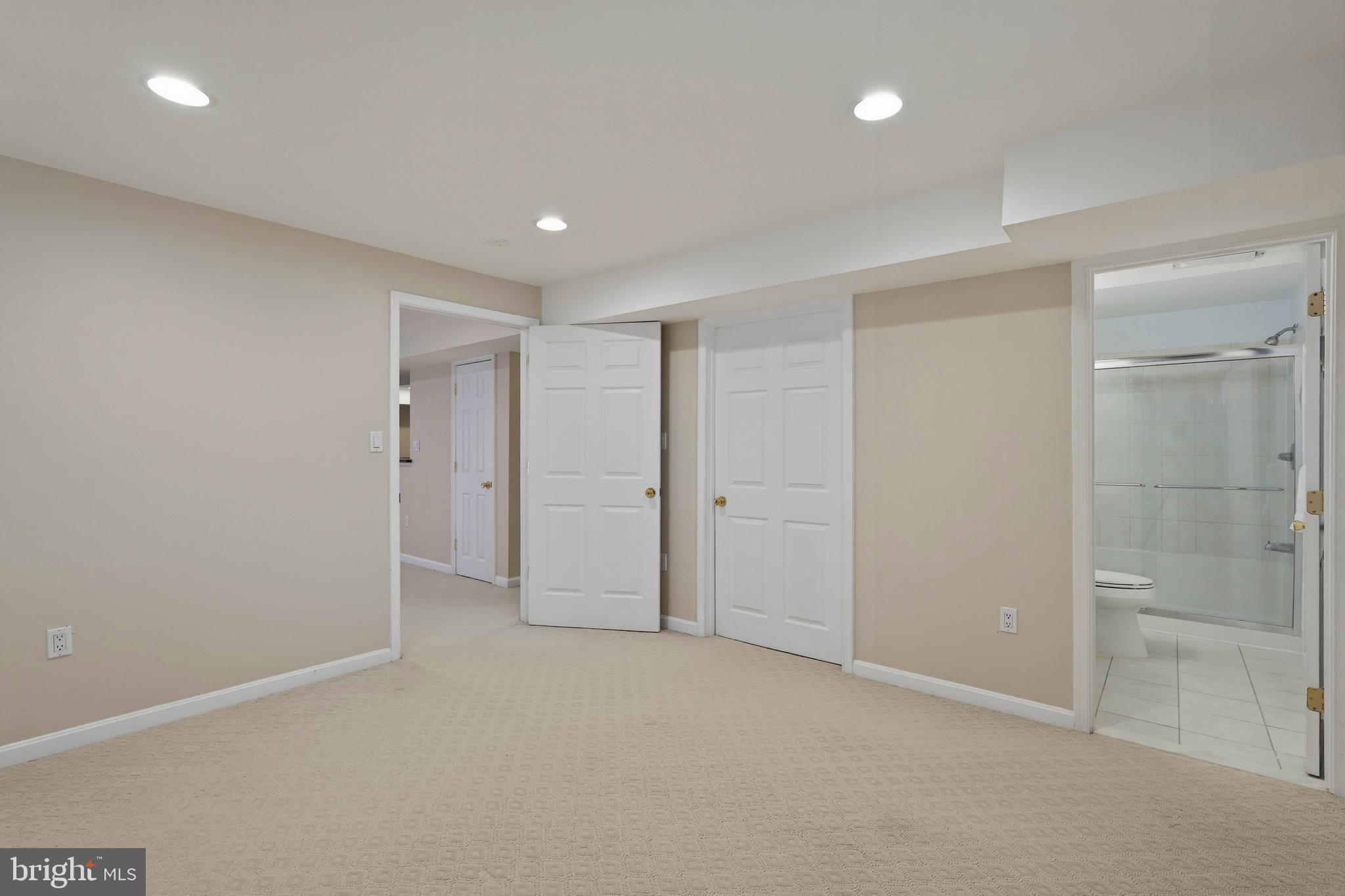 SOUTH RIDING - Residential