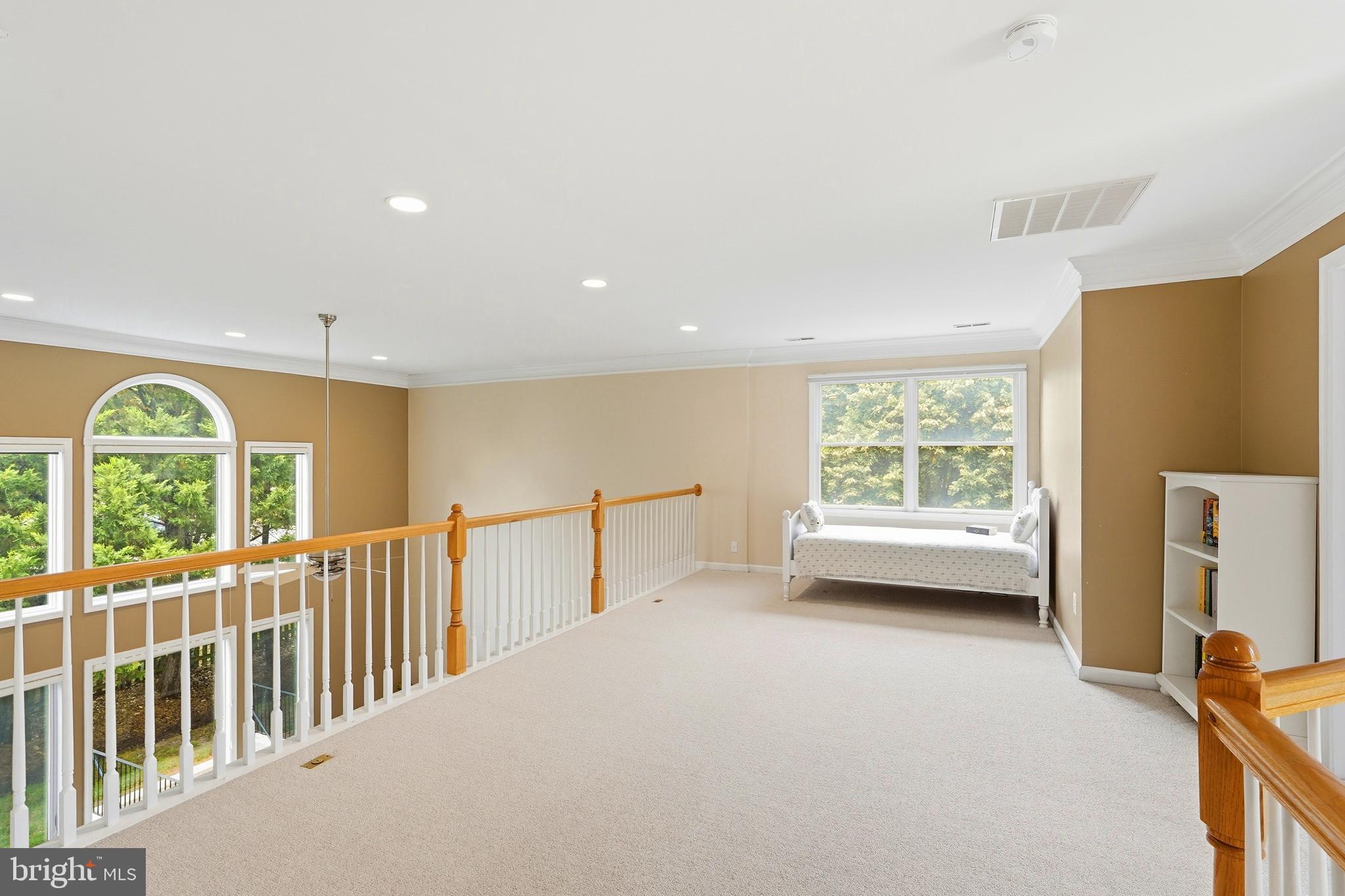 SOUTH RIDING - Residential