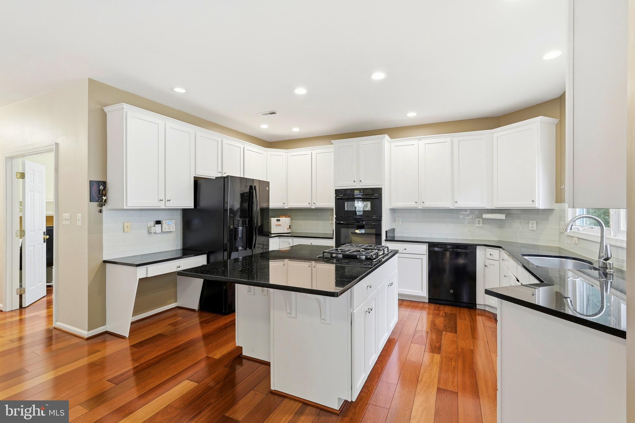 SOUTH RIDING - Residential