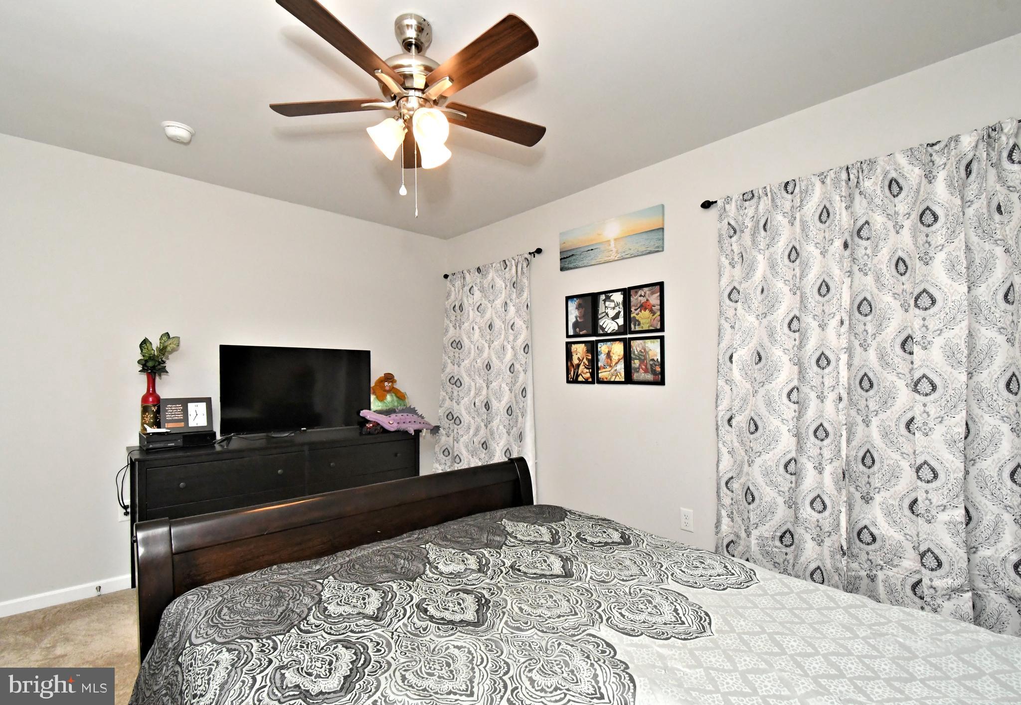 LINCOLN WOODS - Residential