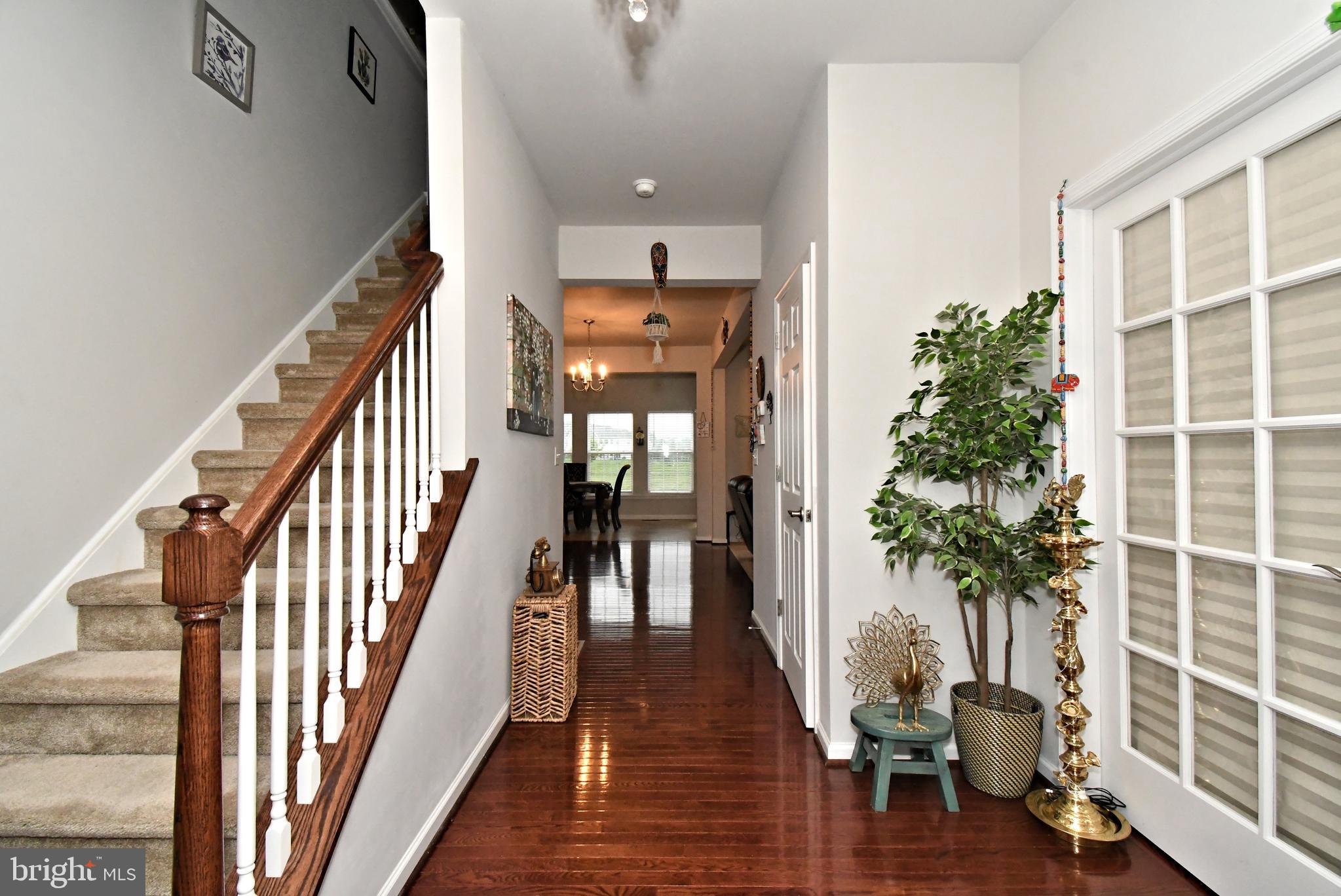 LINCOLN WOODS - Residential