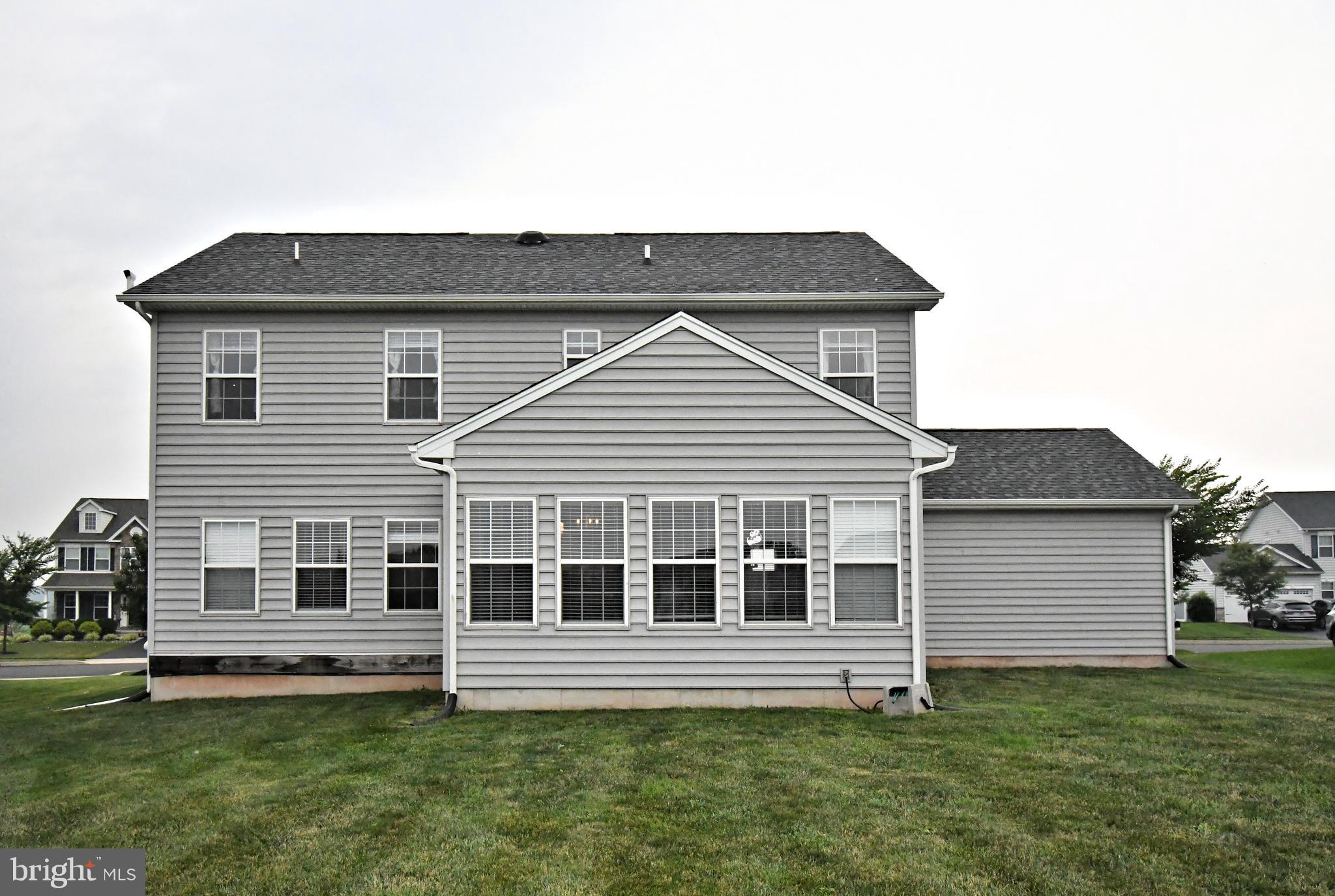 LINCOLN WOODS - Residential