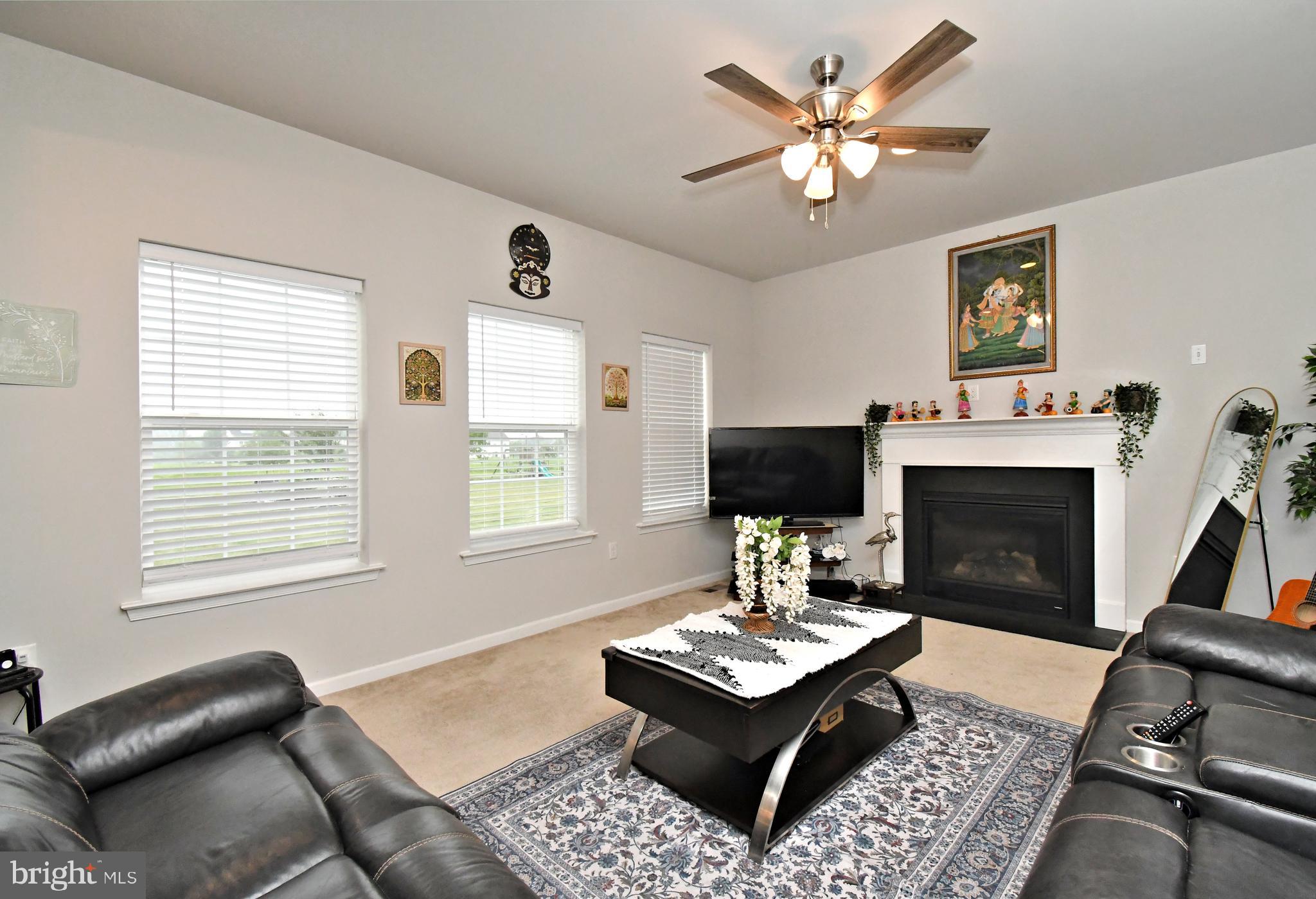 LINCOLN WOODS - Residential
