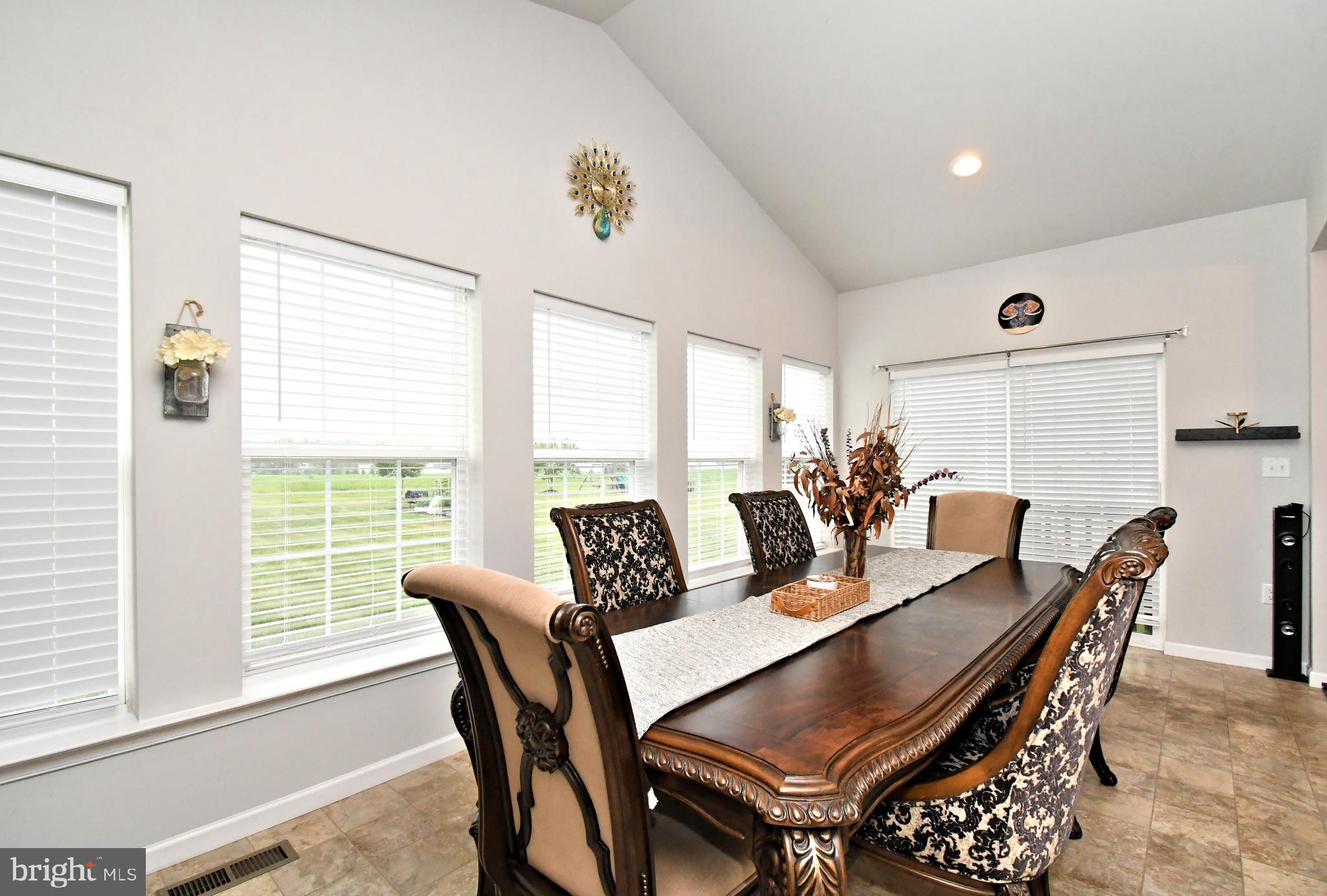 LINCOLN WOODS - Residential