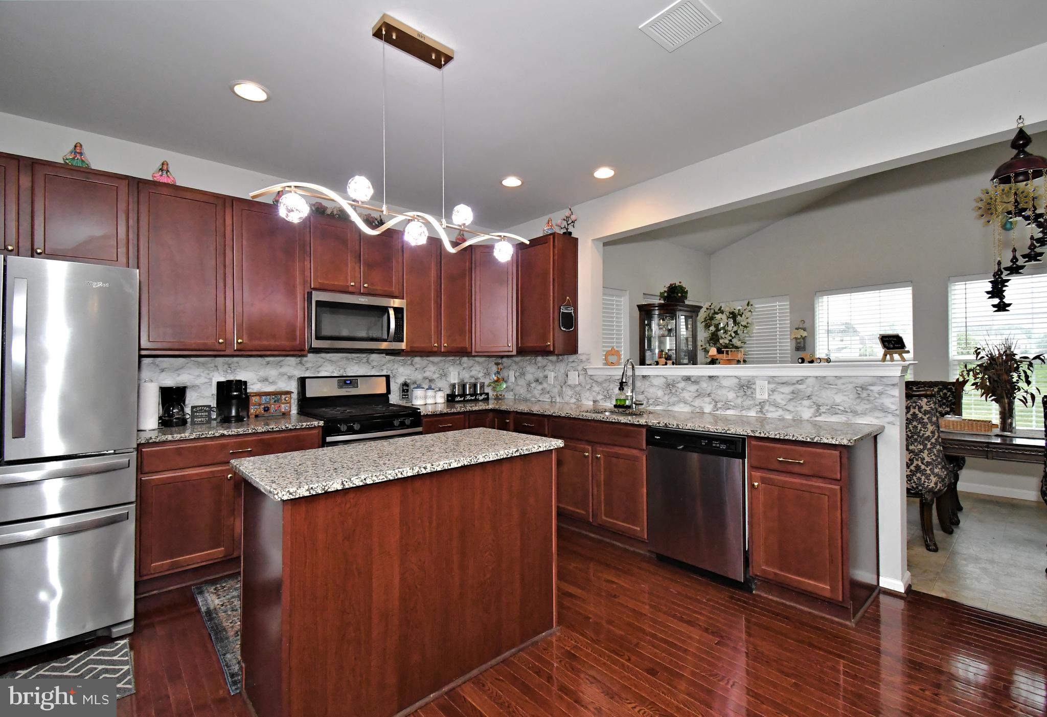 LINCOLN WOODS - Residential