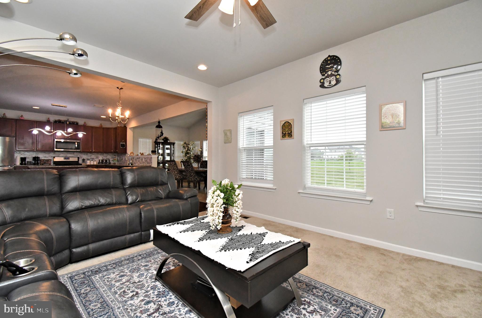 LINCOLN WOODS - Residential
