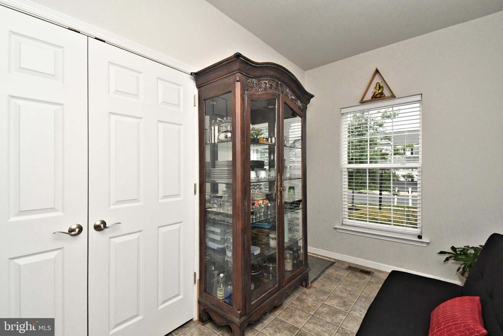 LINCOLN WOODS - Residential