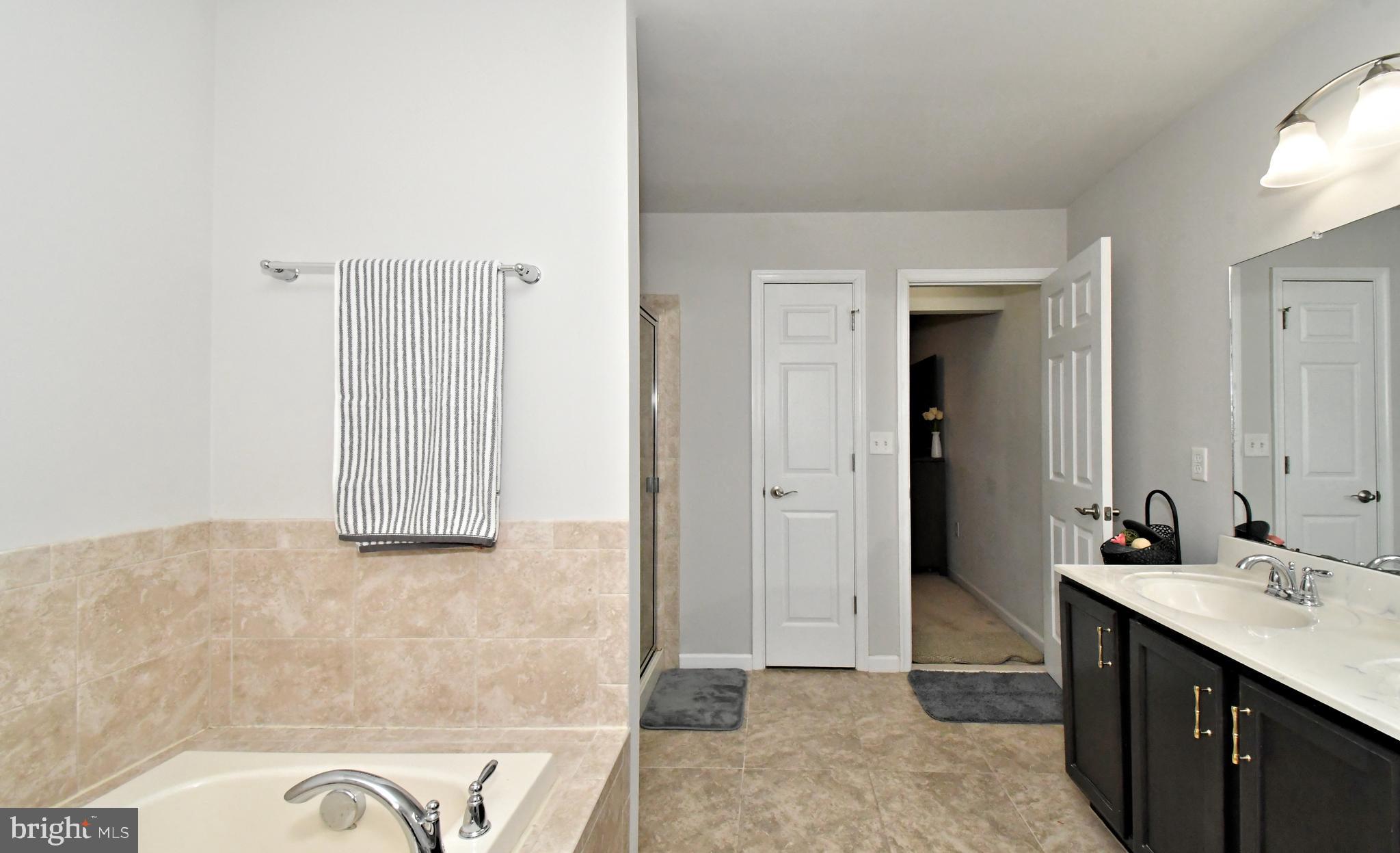 LINCOLN WOODS - Residential