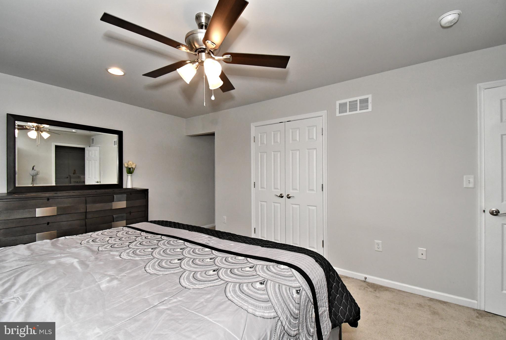 LINCOLN WOODS - Residential