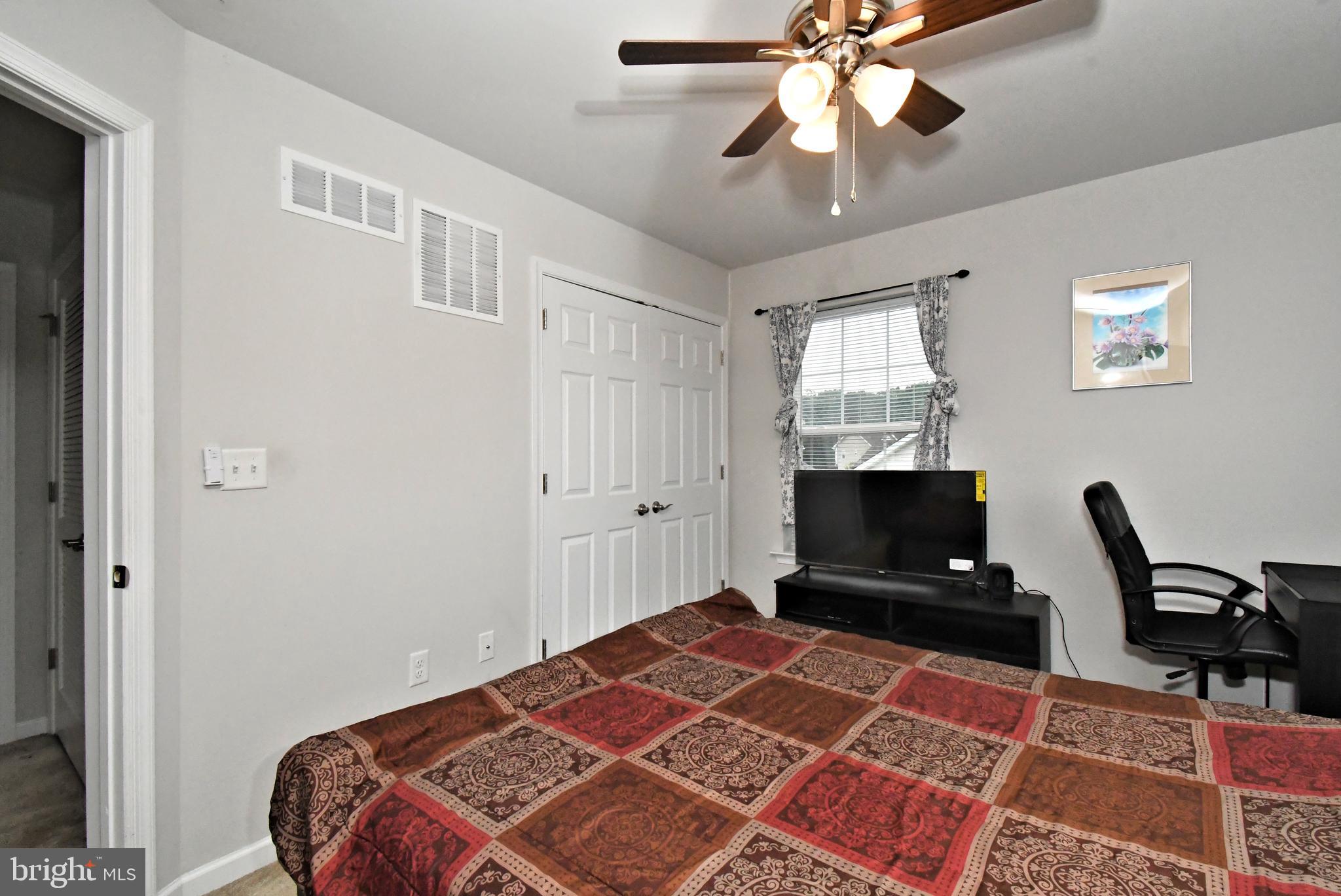 LINCOLN WOODS - Residential
