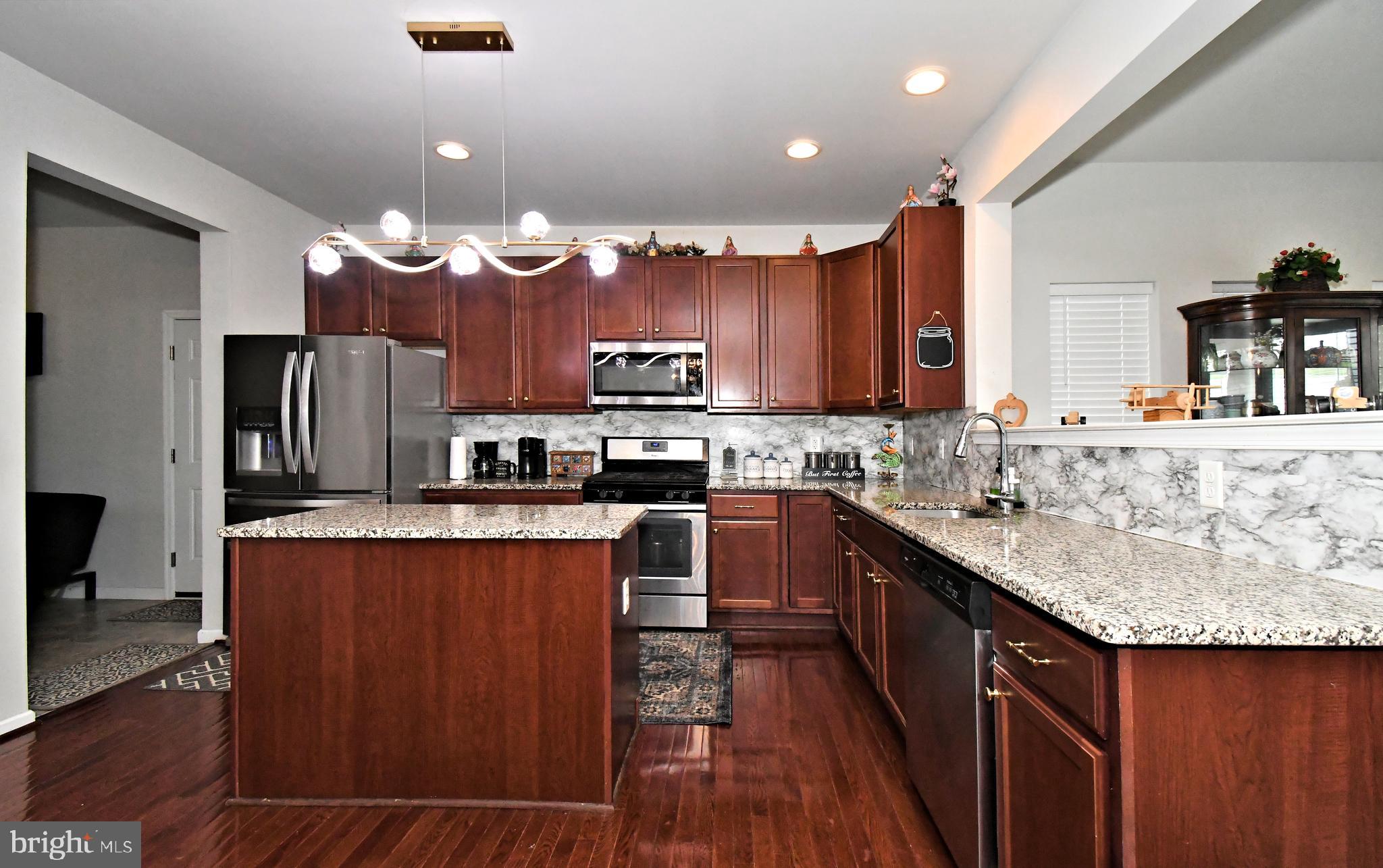 LINCOLN WOODS - Residential