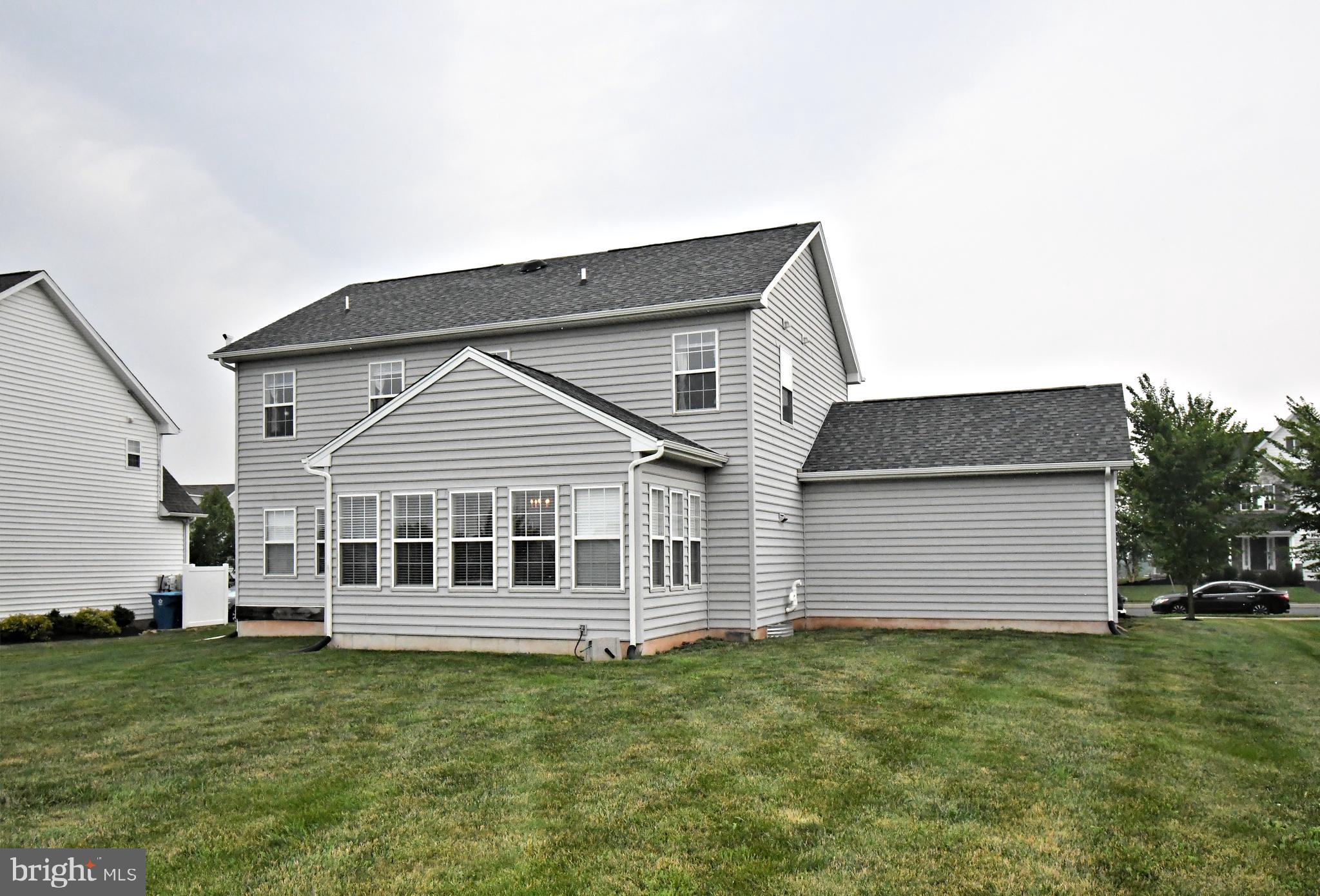 LINCOLN WOODS - Residential
