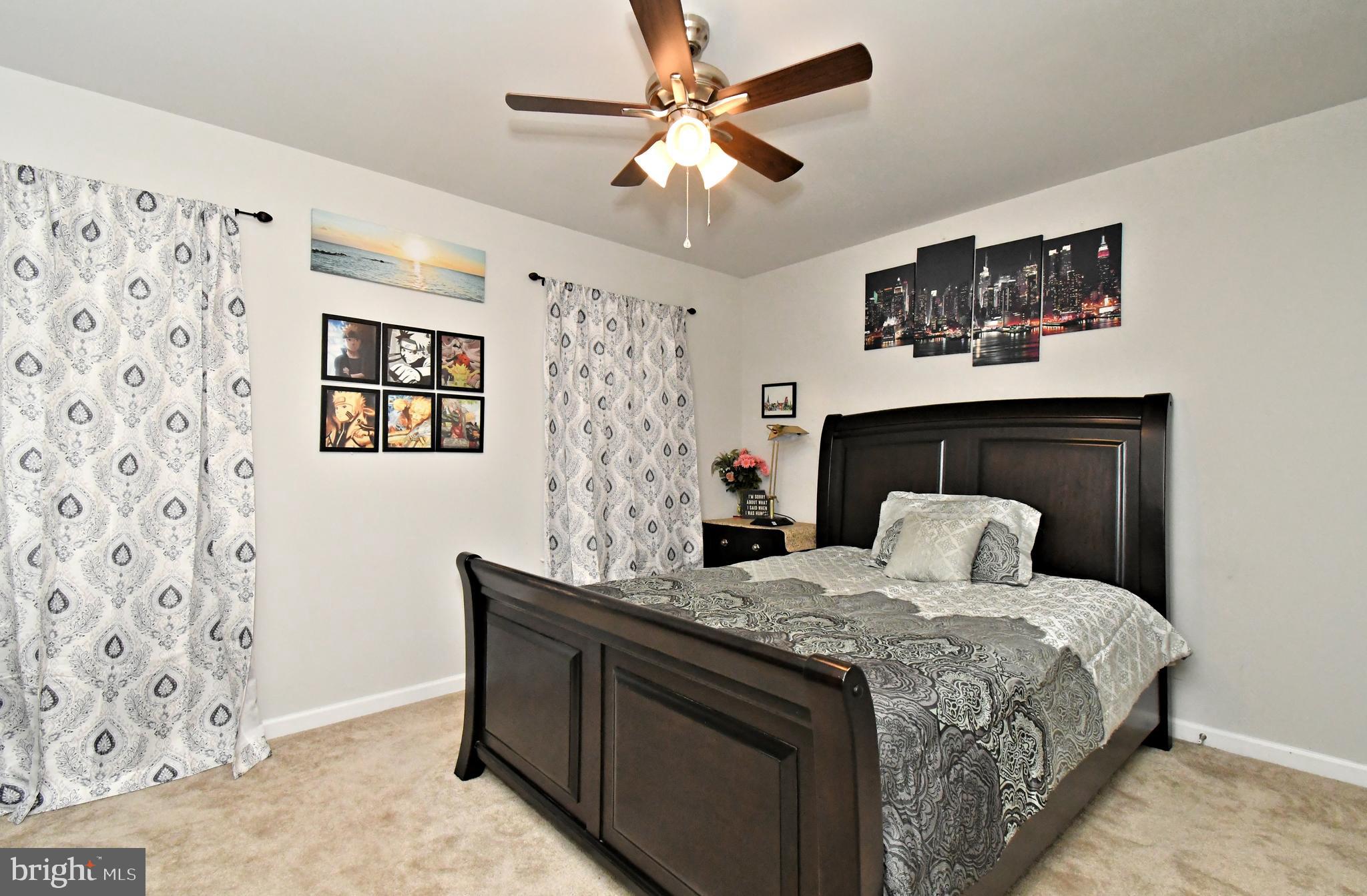 LINCOLN WOODS - Residential