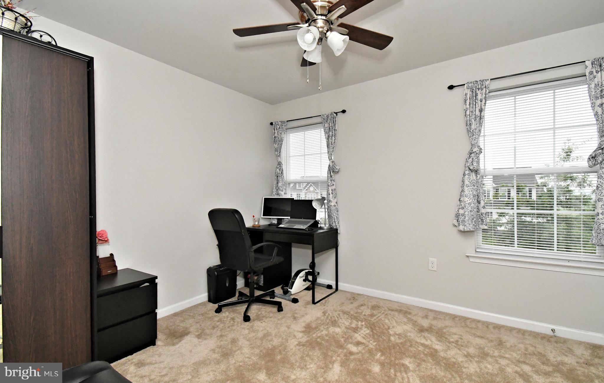 LINCOLN WOODS - Residential