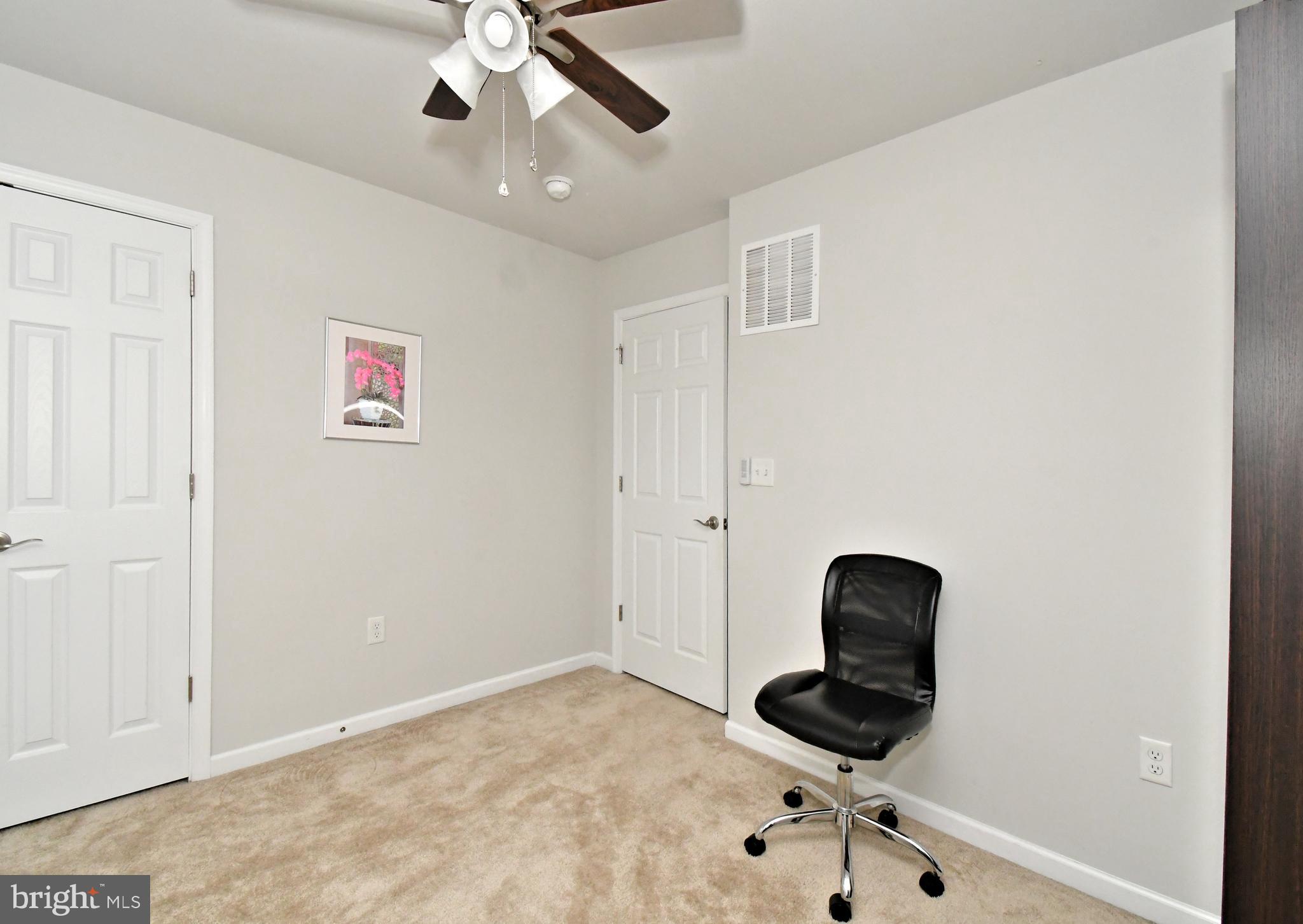 LINCOLN WOODS - Residential