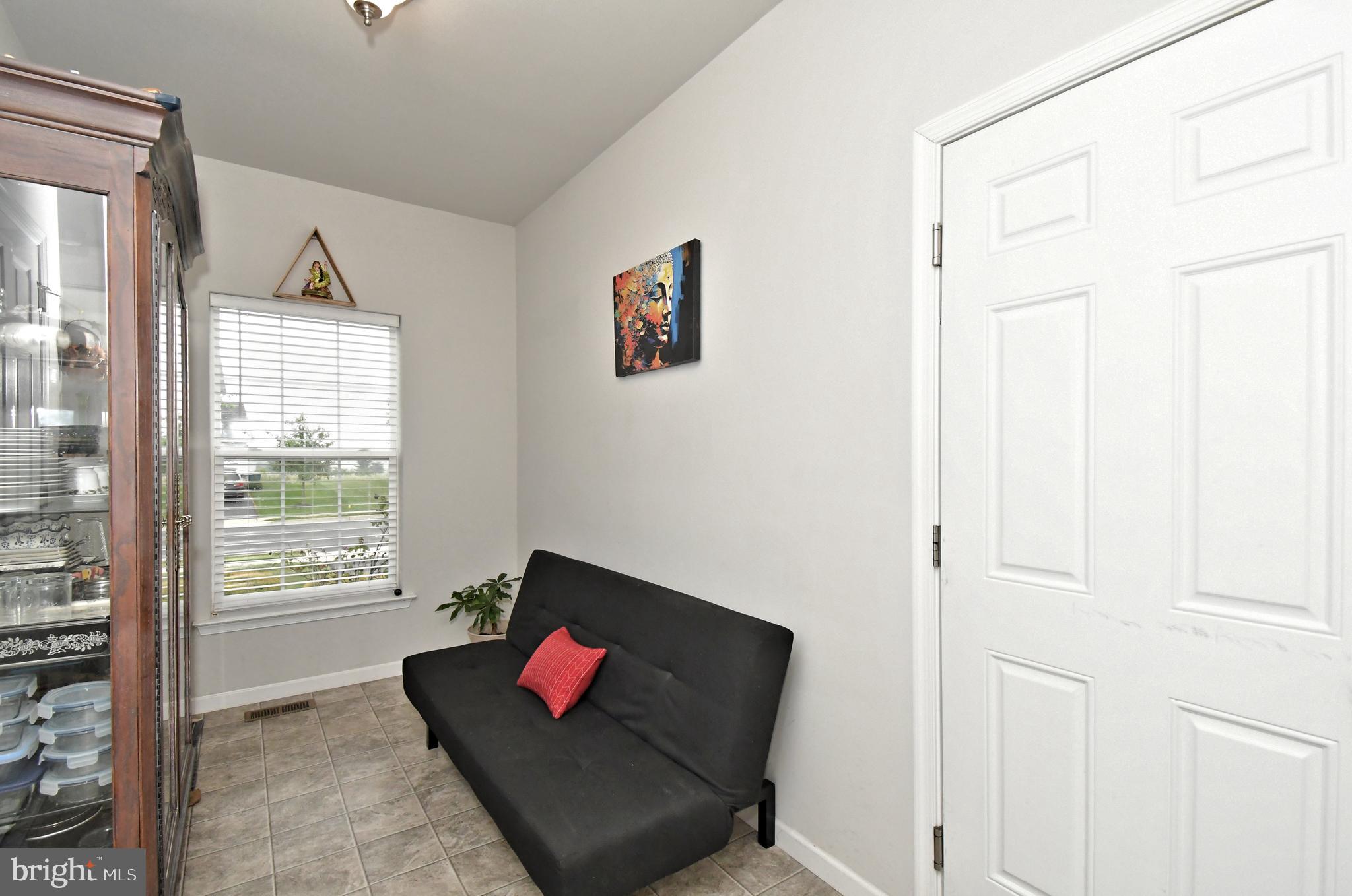 LINCOLN WOODS - Residential