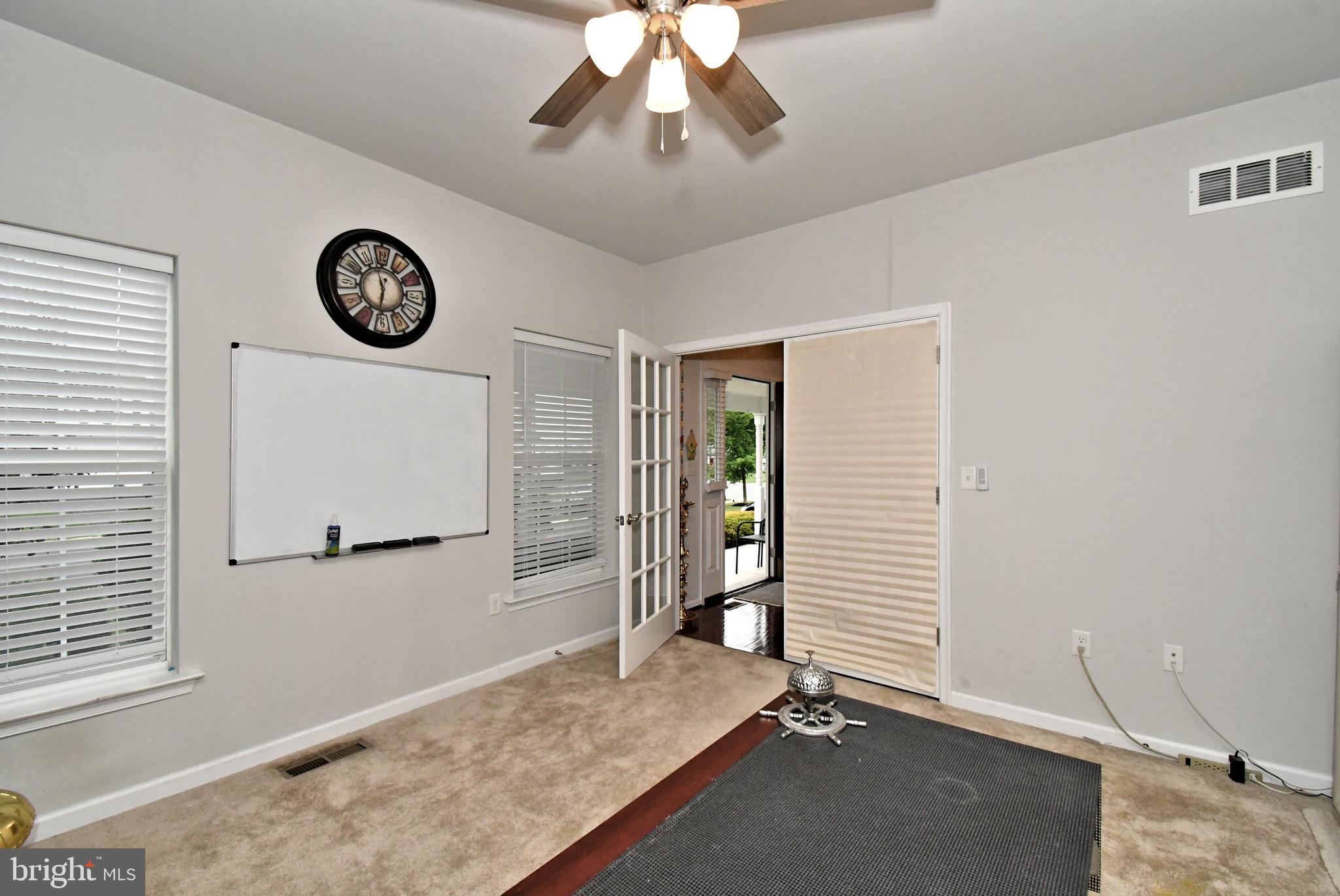 LINCOLN WOODS - Residential