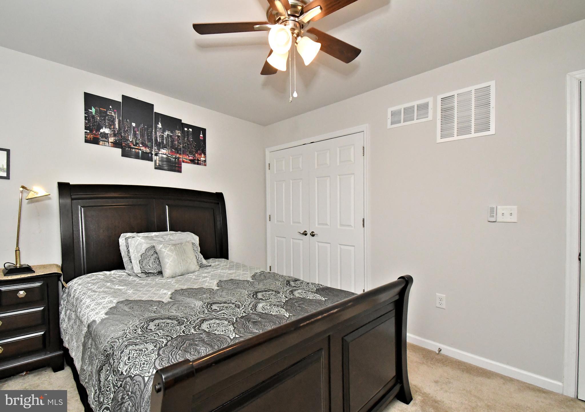 LINCOLN WOODS - Residential