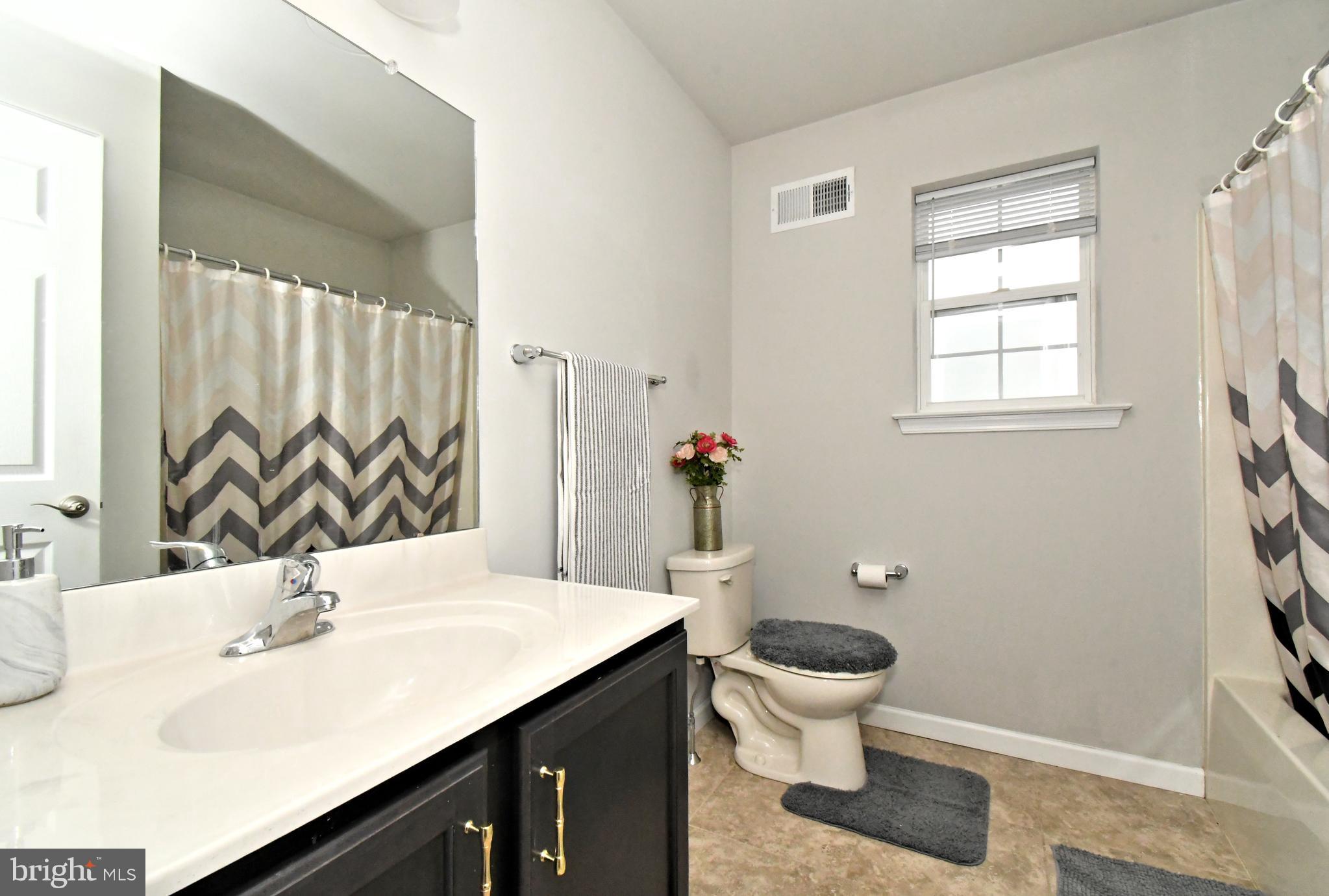 LINCOLN WOODS - Residential
