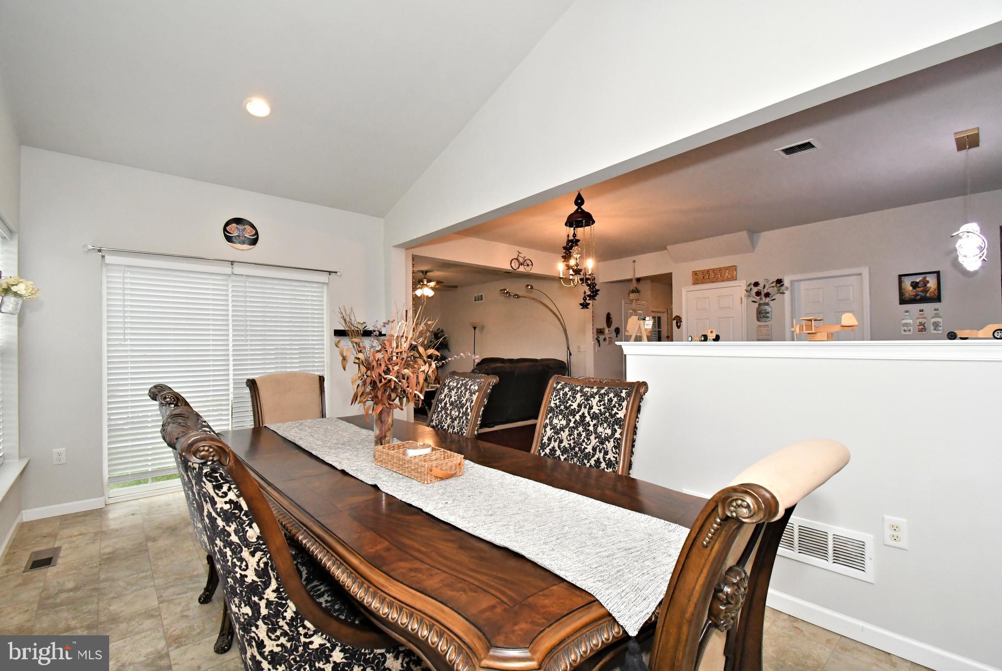 LINCOLN WOODS - Residential