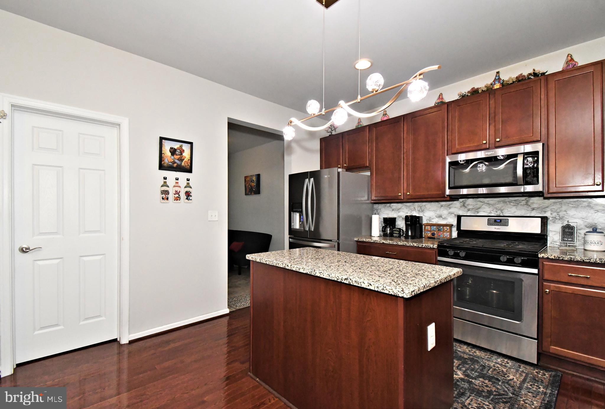 LINCOLN WOODS - Residential