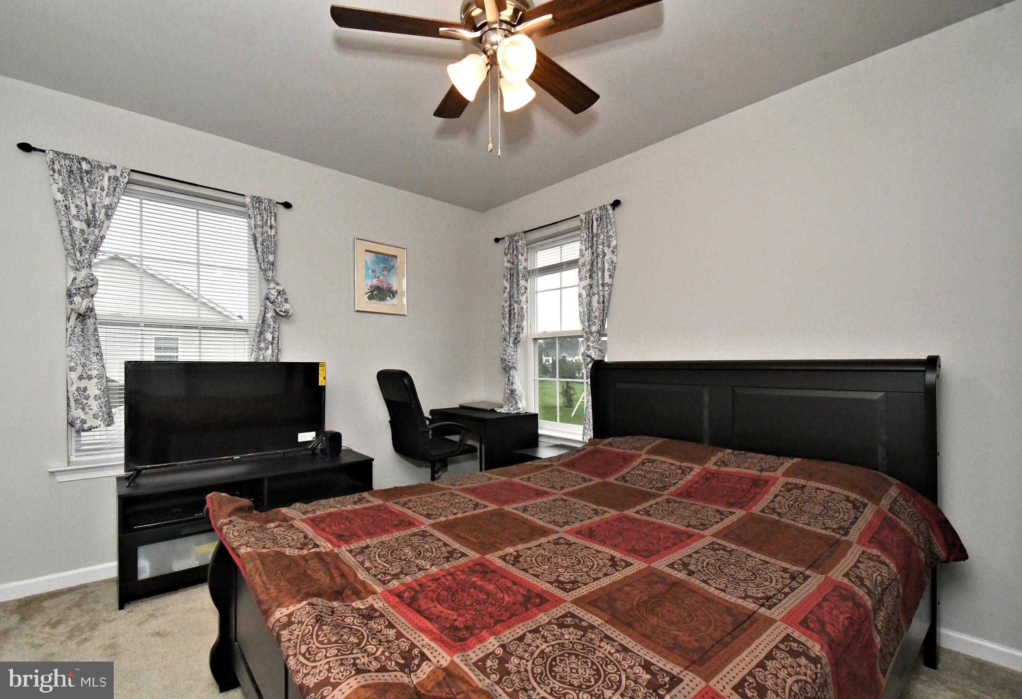LINCOLN WOODS - Residential
