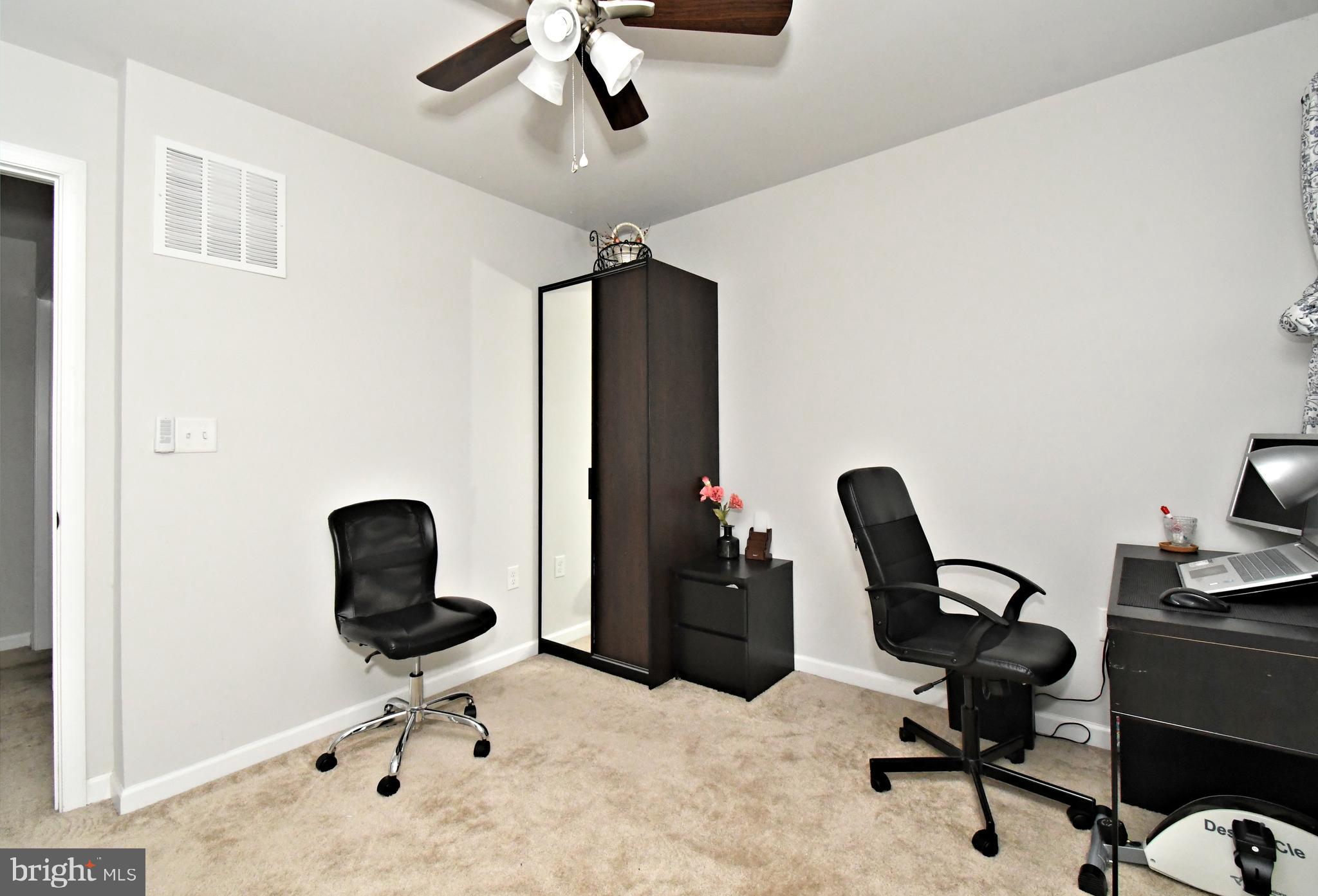 LINCOLN WOODS - Residential