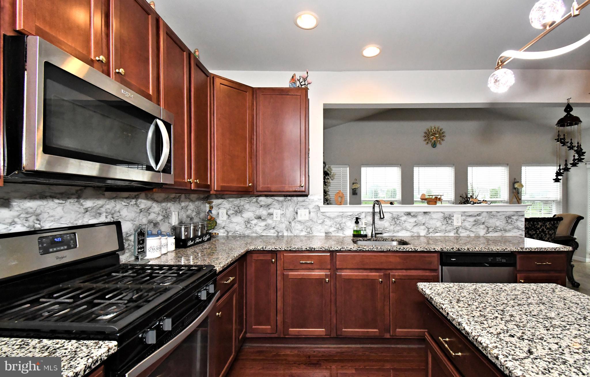 LINCOLN WOODS - Residential
