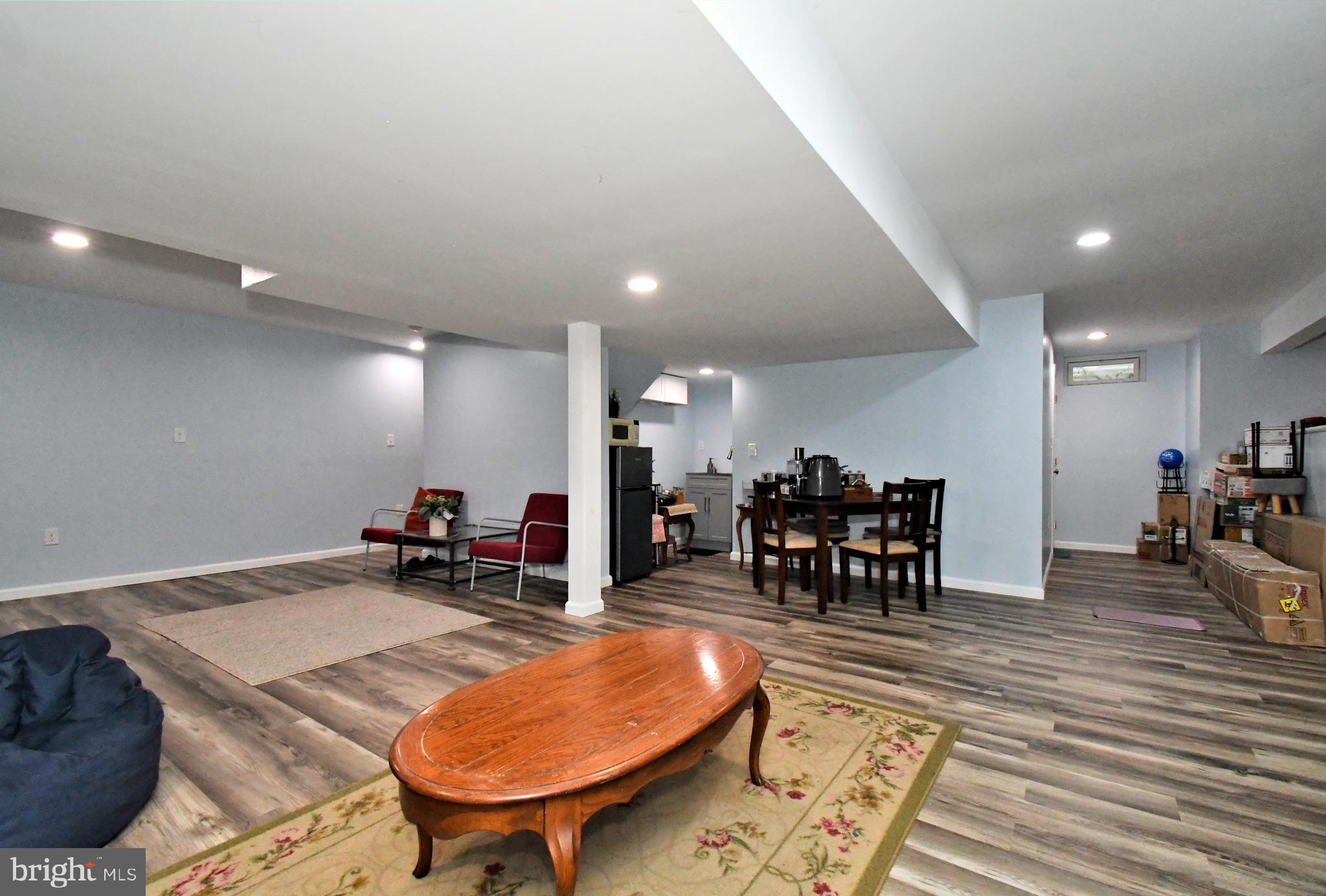 LINCOLN WOODS - Residential