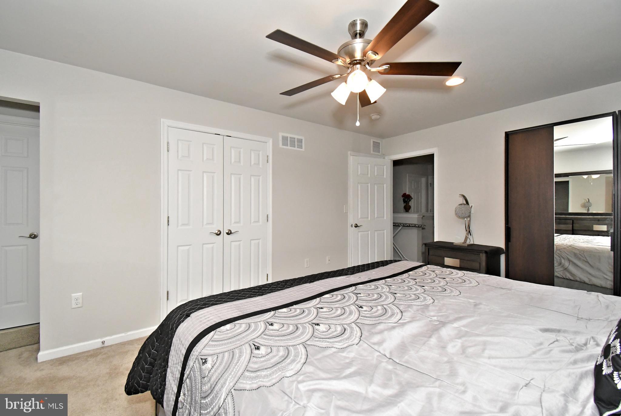 LINCOLN WOODS - Residential