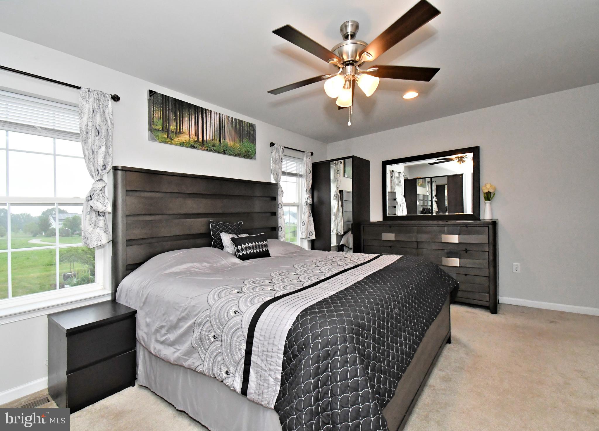 LINCOLN WOODS - Residential