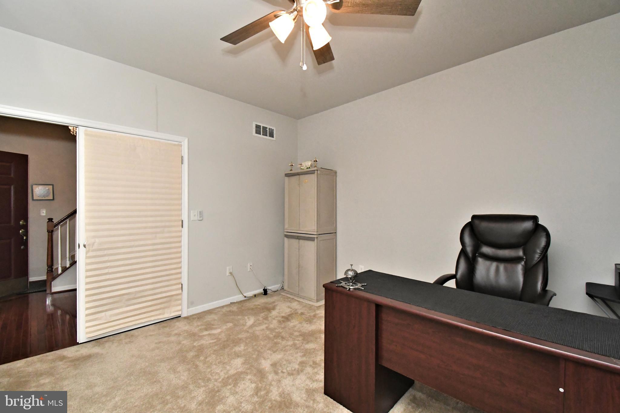 LINCOLN WOODS - Residential