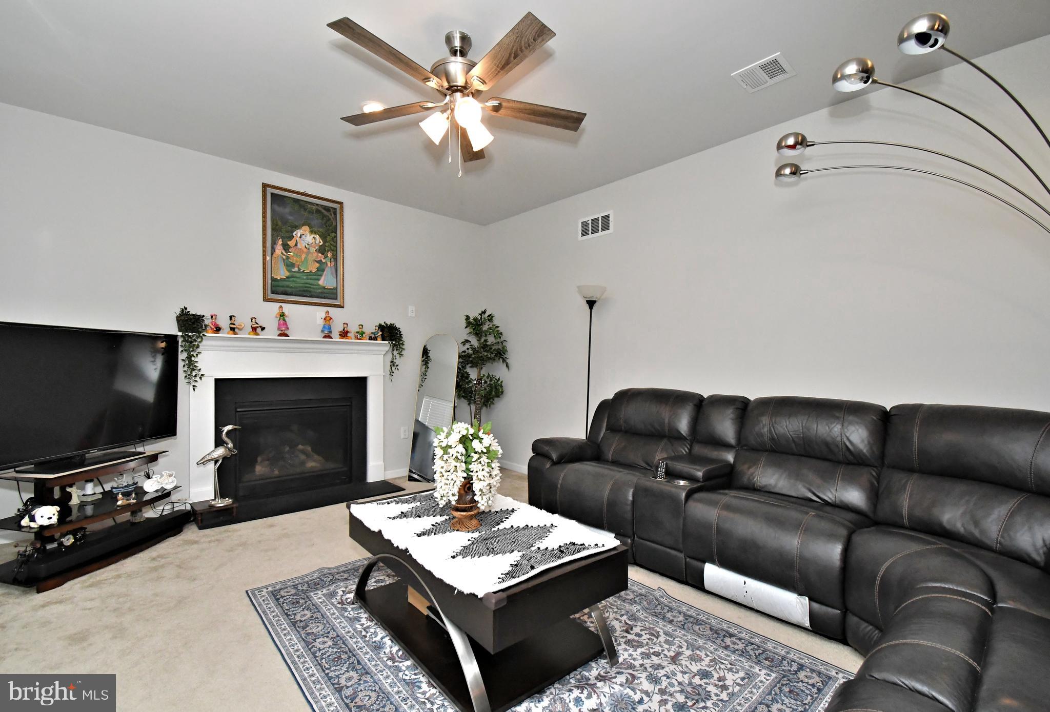 LINCOLN WOODS - Residential