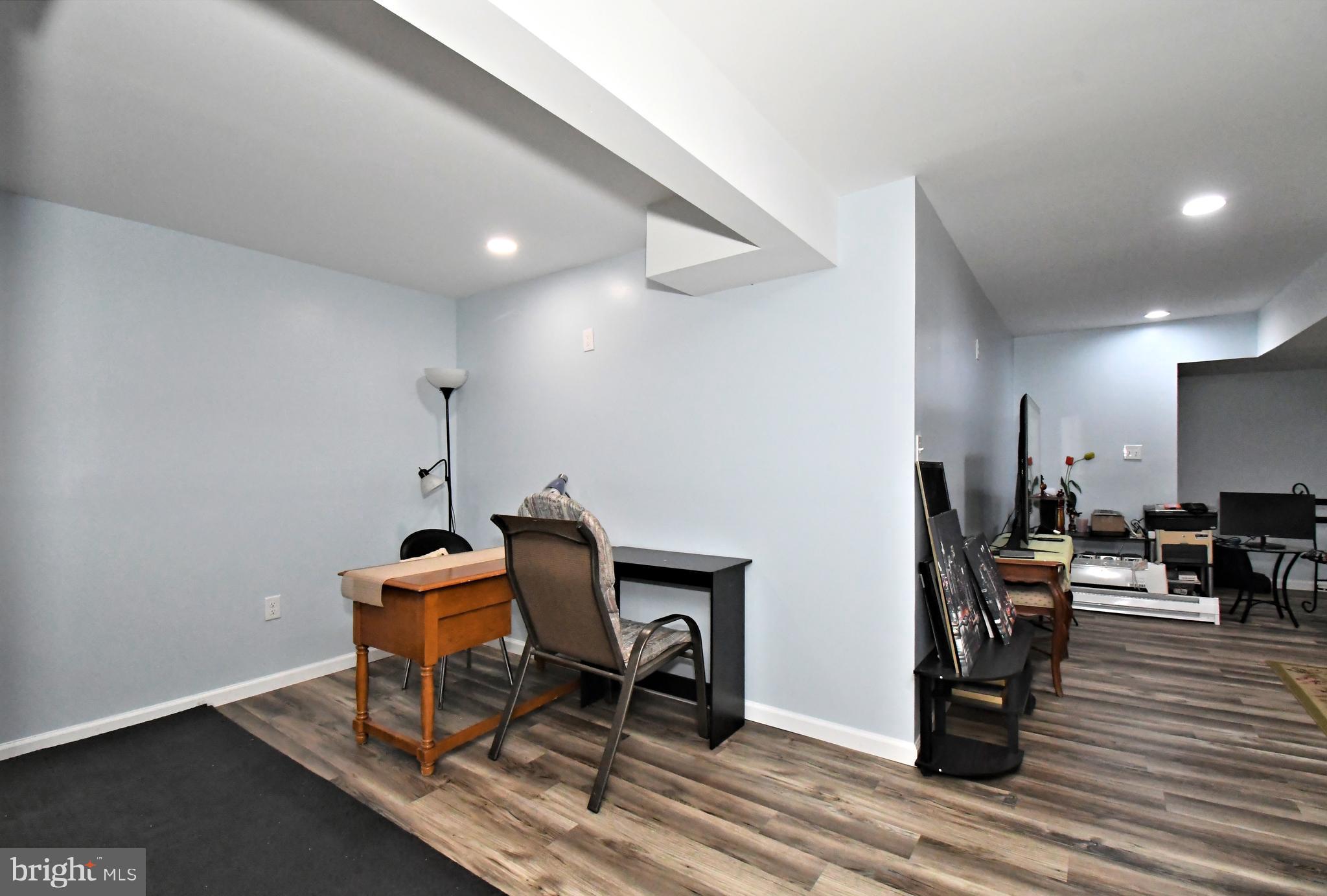 LINCOLN WOODS - Residential