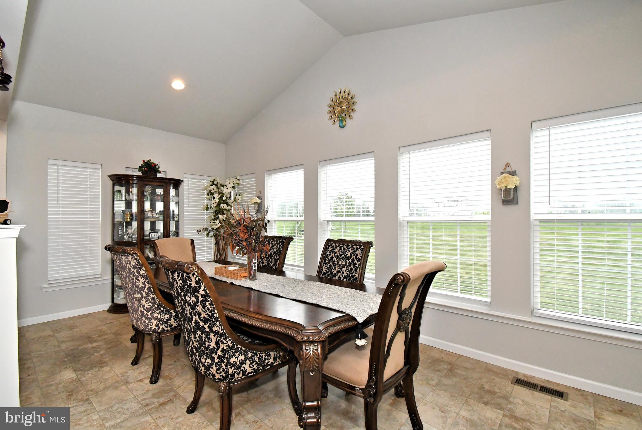 LINCOLN WOODS - Residential