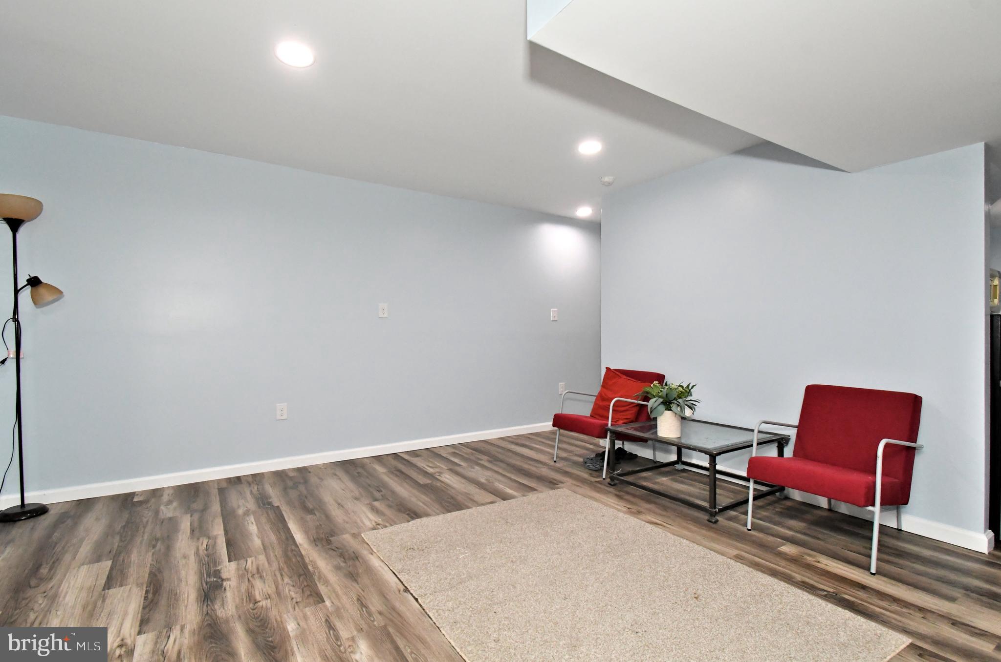 LINCOLN WOODS - Residential