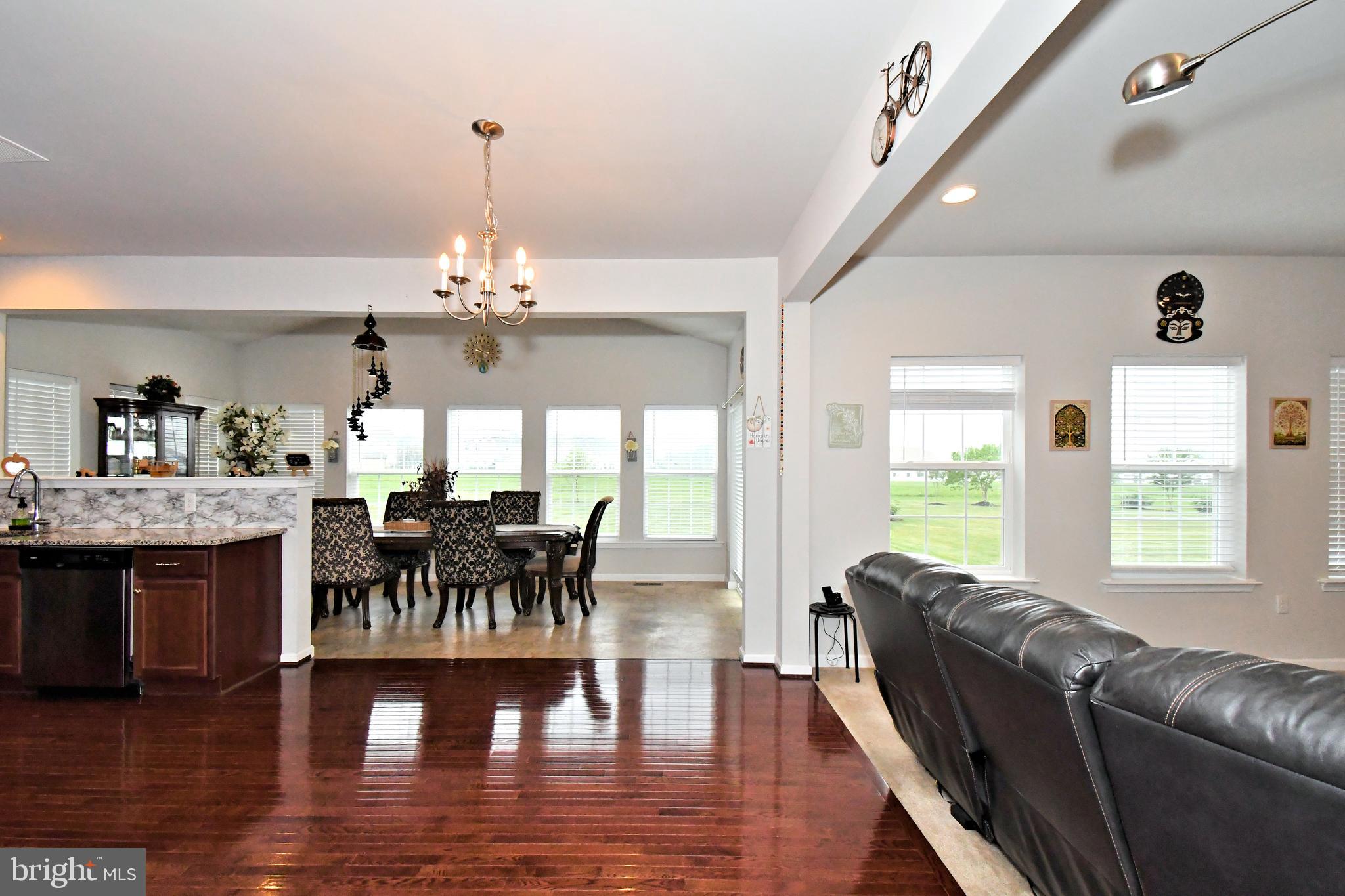 LINCOLN WOODS - Residential